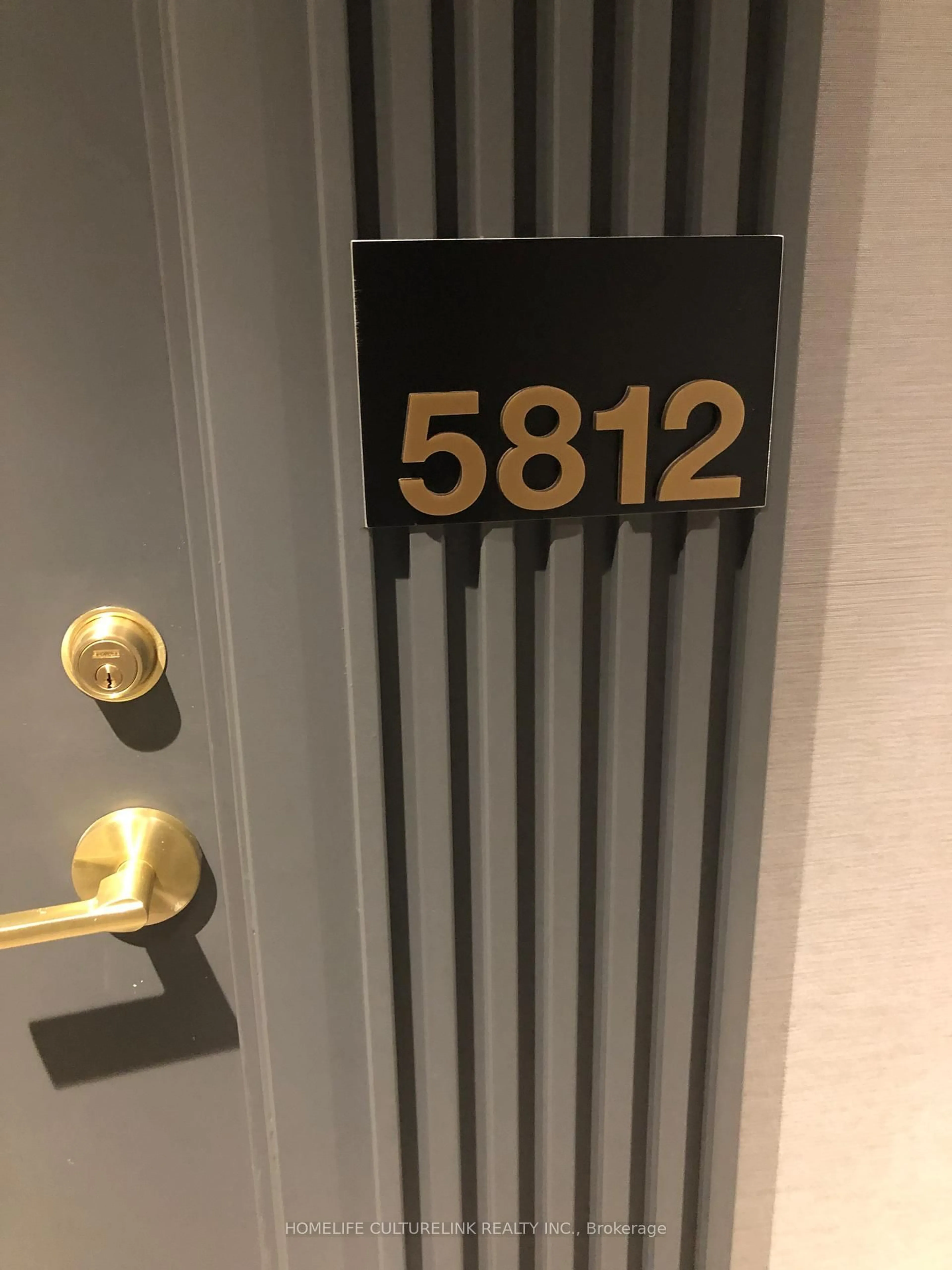 Indoor entryway for 5 Buttermill Ave #5812, Vaughan Ontario L4K 0J5