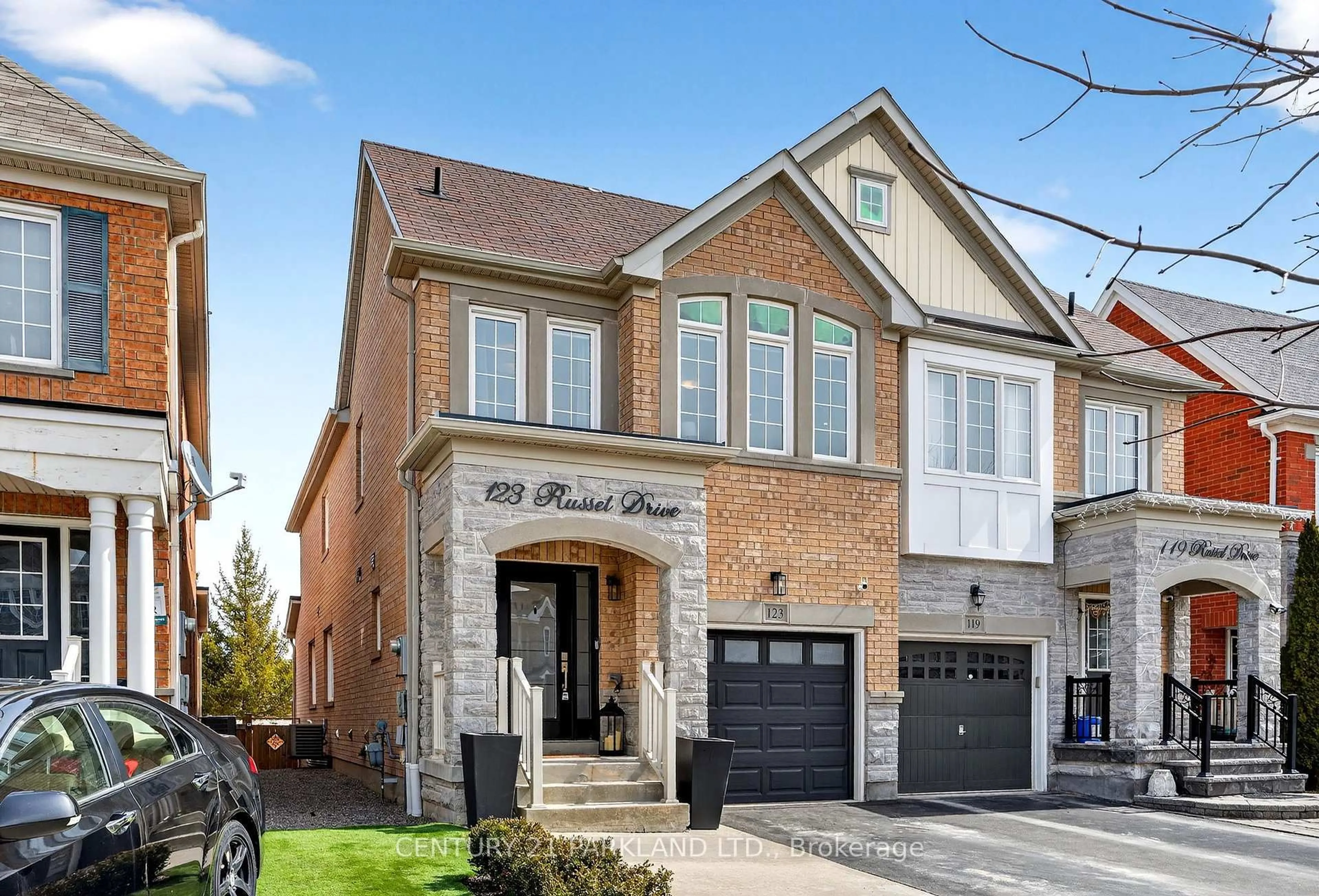 Home with brick exterior material, street for 123 RUSSEL Dr, Bradford West Gwillimbury Ontario L3Z 3B9
