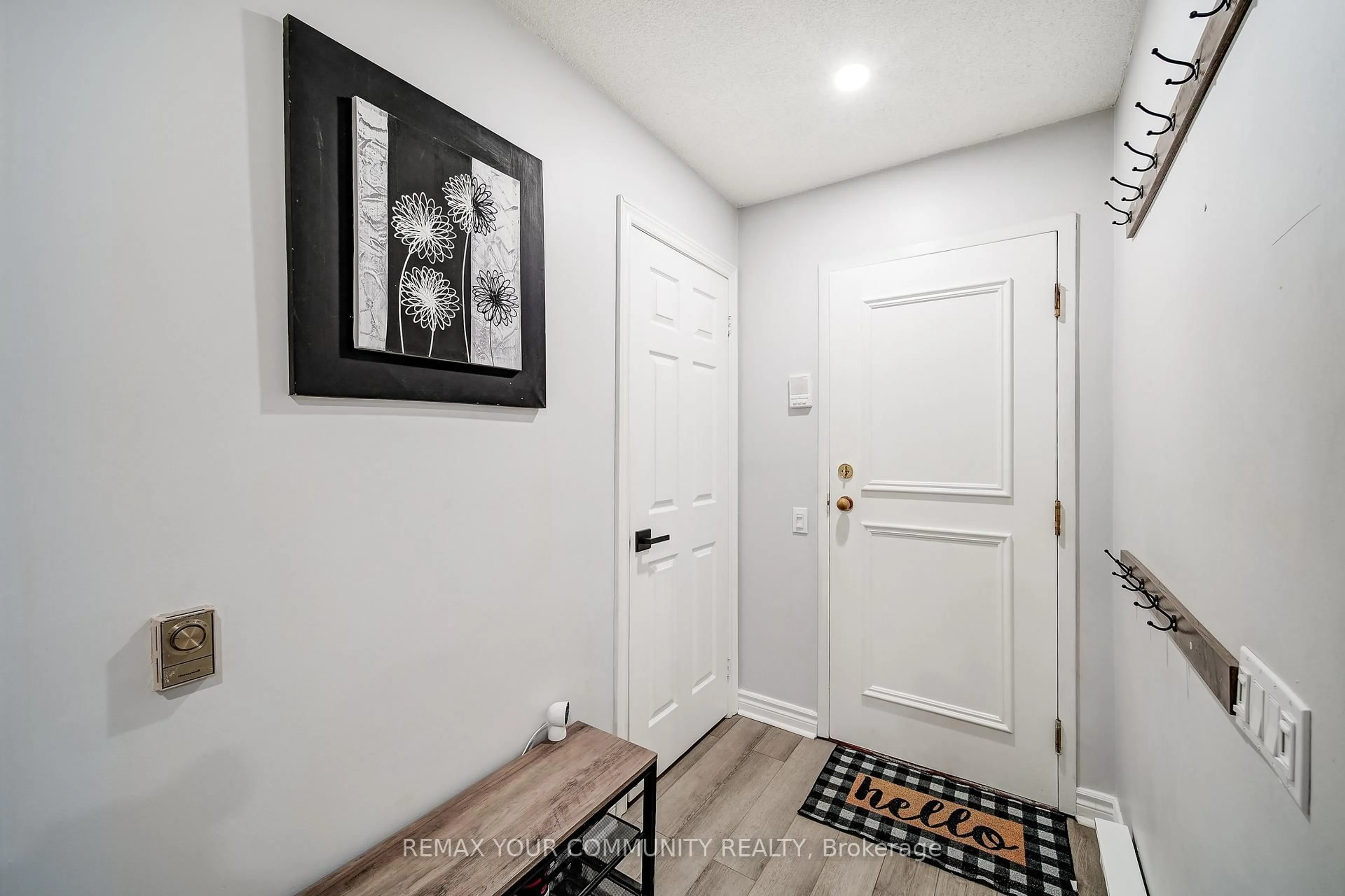 Indoor entryway for 77 Mill St #3, New Tecumseth Ontario L0G 1W0