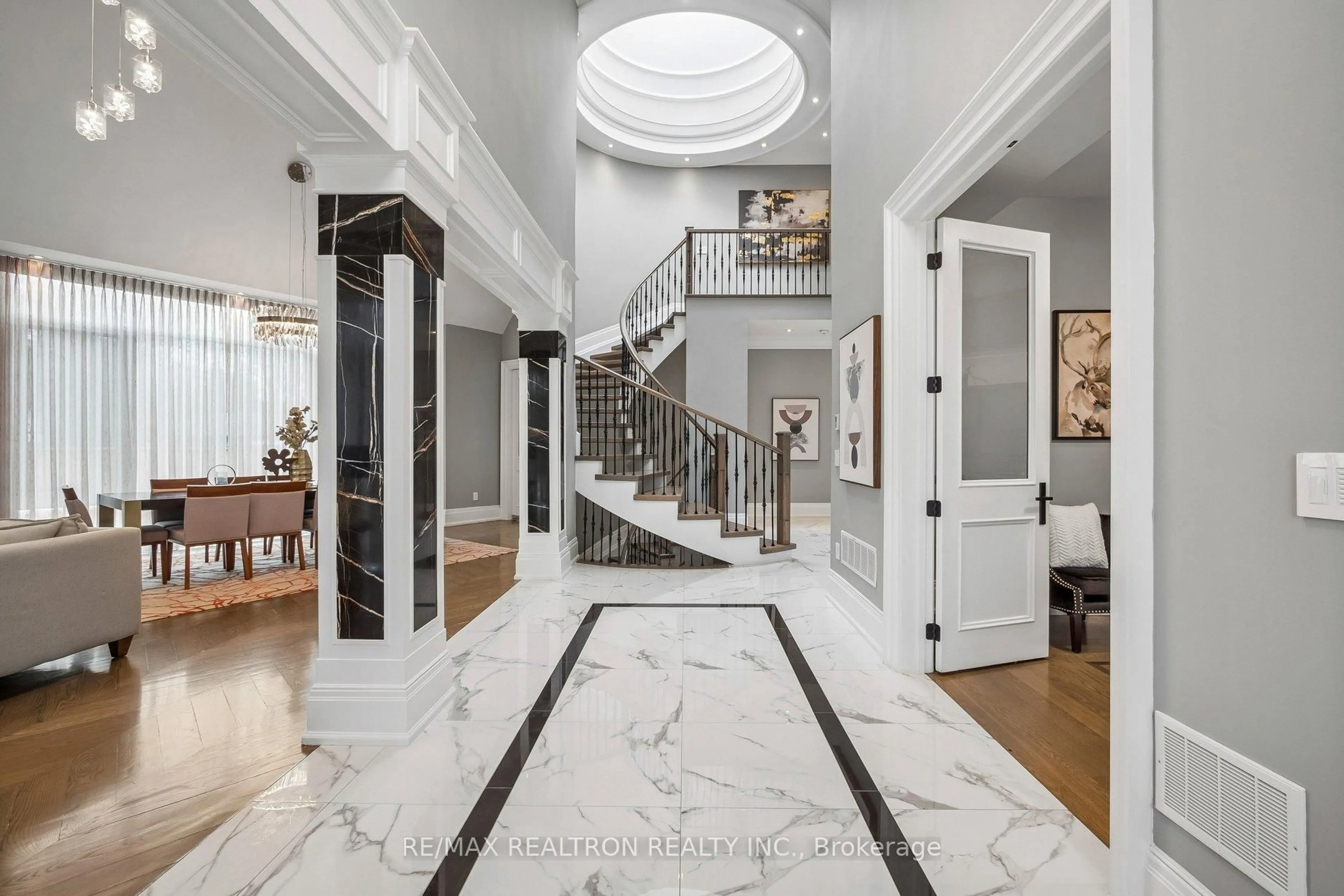 Indoor foyer for 12 Miner Circ, Markham Ontario L3R 1Y1