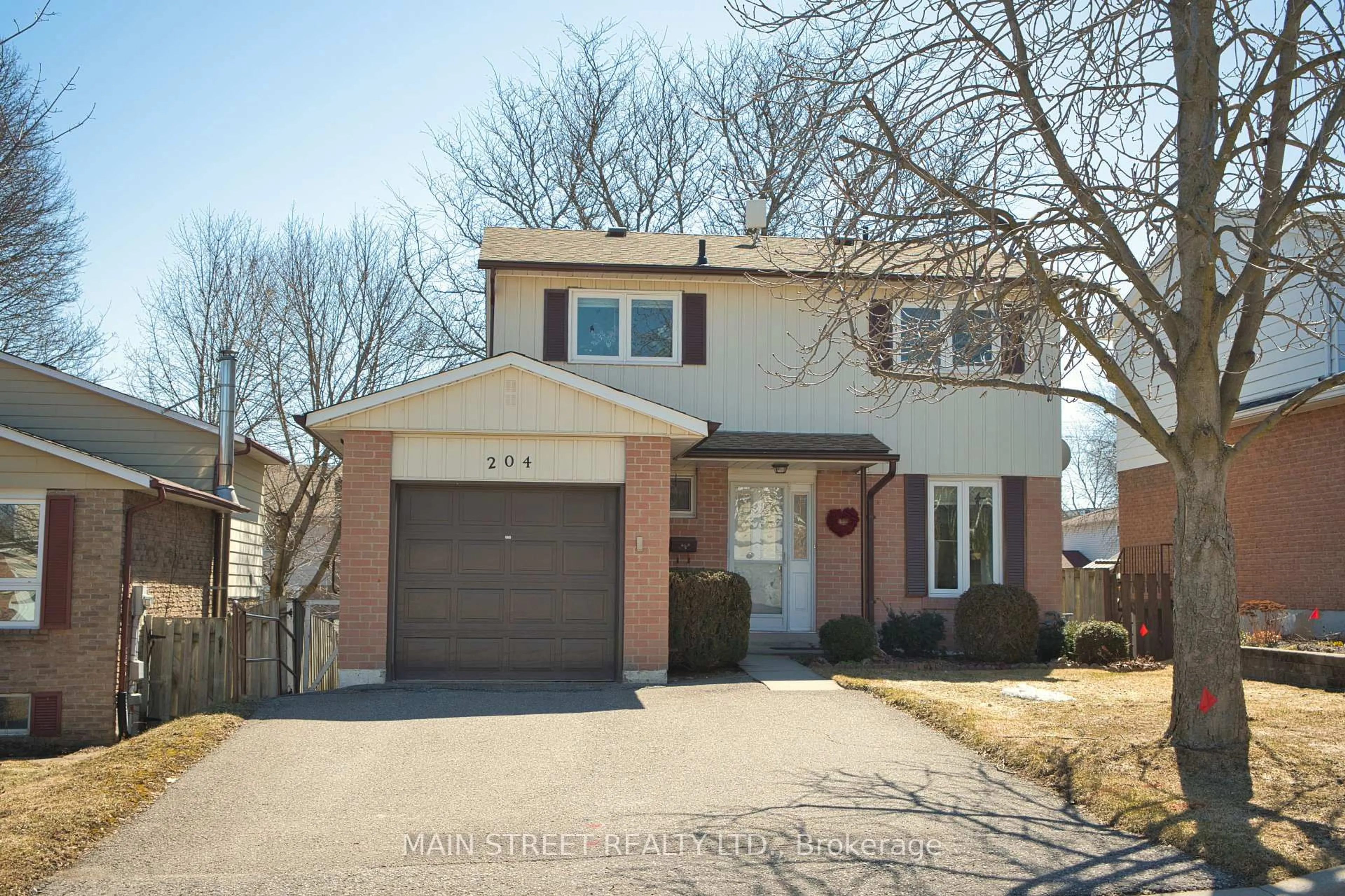 Home with brick exterior material, street for 204 Robinson Dr, Newmarket Ontario L3Y 5M5