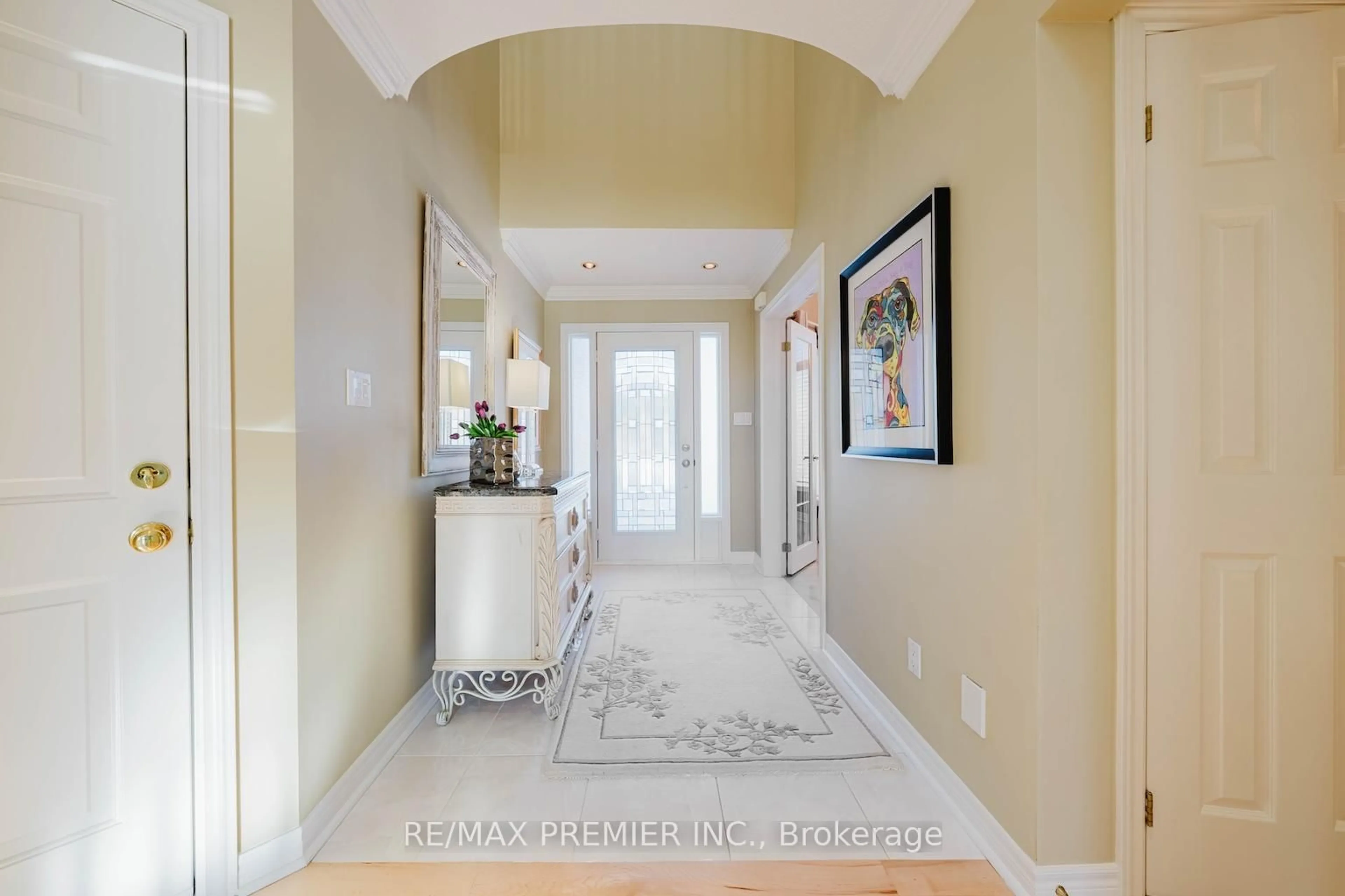 Indoor entryway for 6 Bella Vista Tr, New Tecumseth Ontario L9R 2B2