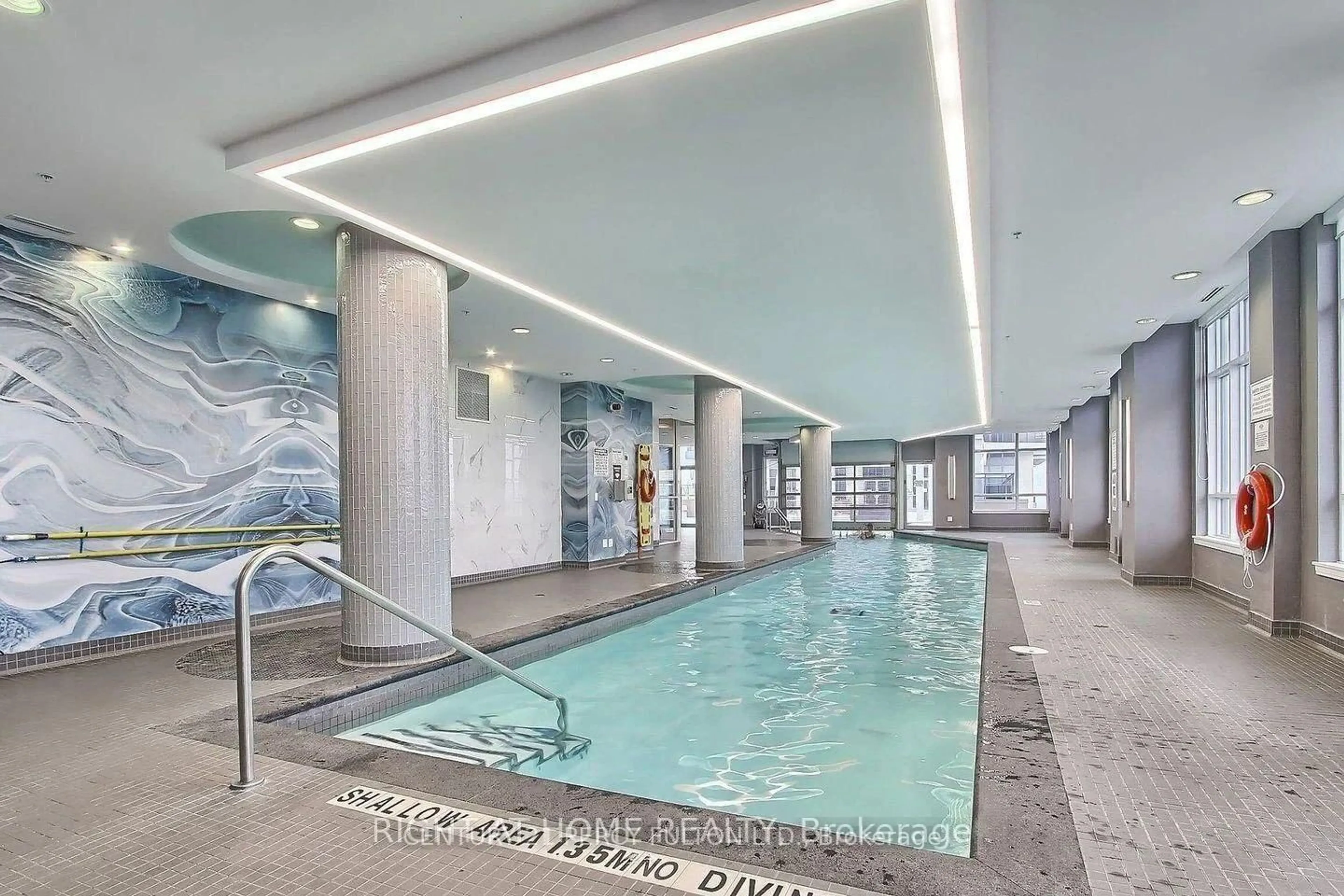 Pool for 9205 yonge st Ave #512, Richmond Hill Ontario L4C 1V5
