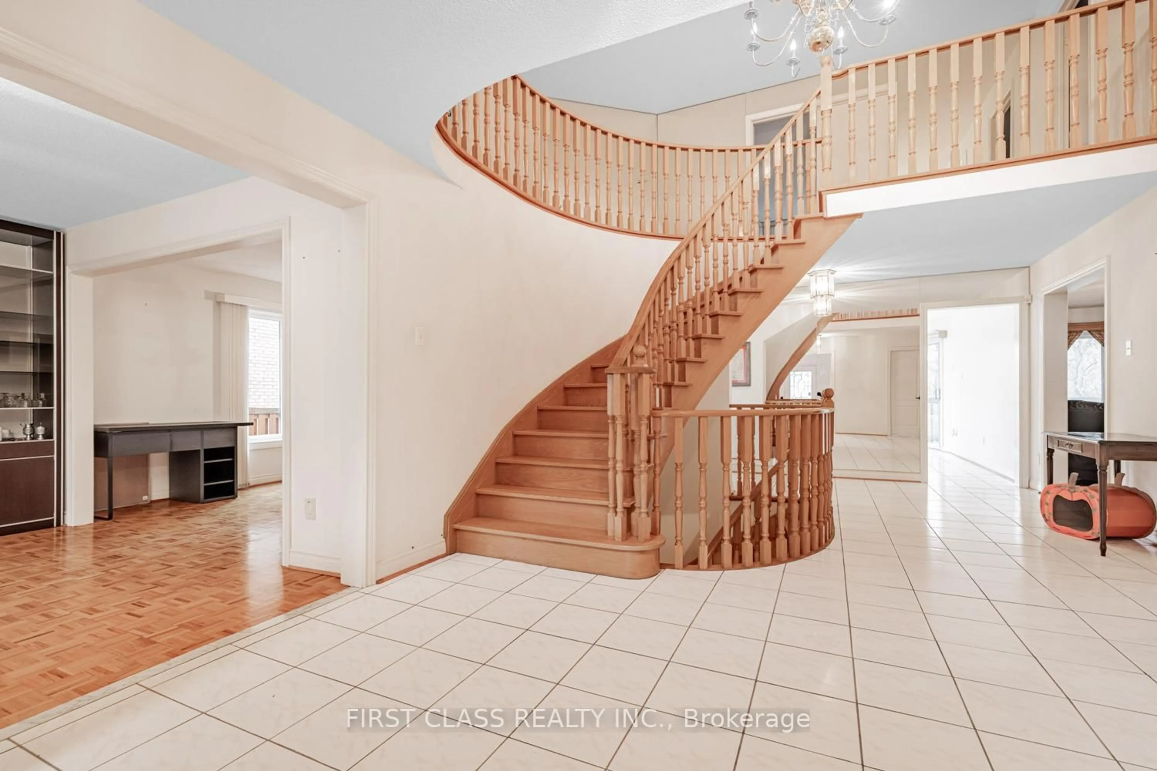 Unknown for 220 Timpson Dr, Aurora Ontario L4G 5M7