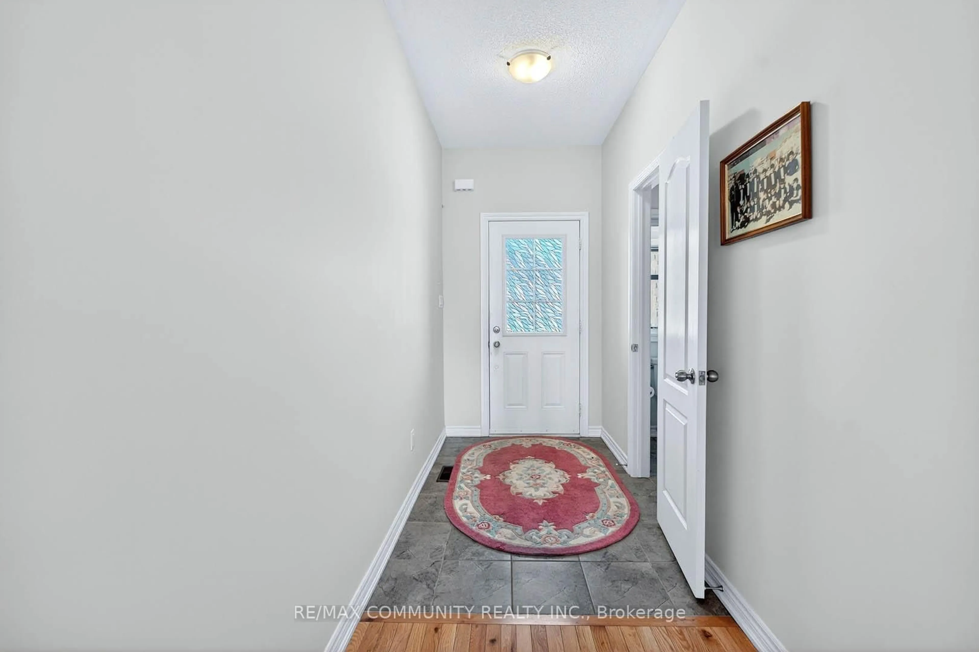 Indoor entryway for 1228 Peelar Cres, Innisfil Ontario L0L 1W0
