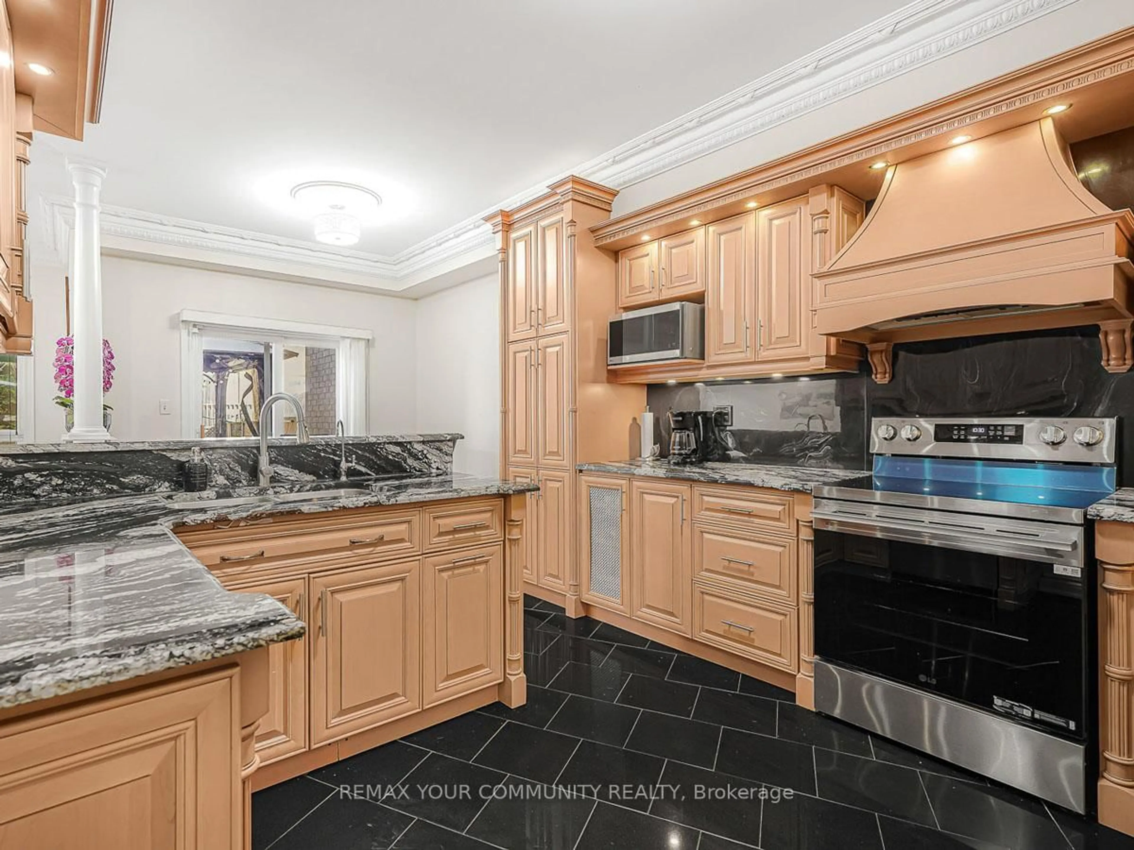 Unknown for 563 Mulock Crt, Newmarket Ontario L3Y 5H1