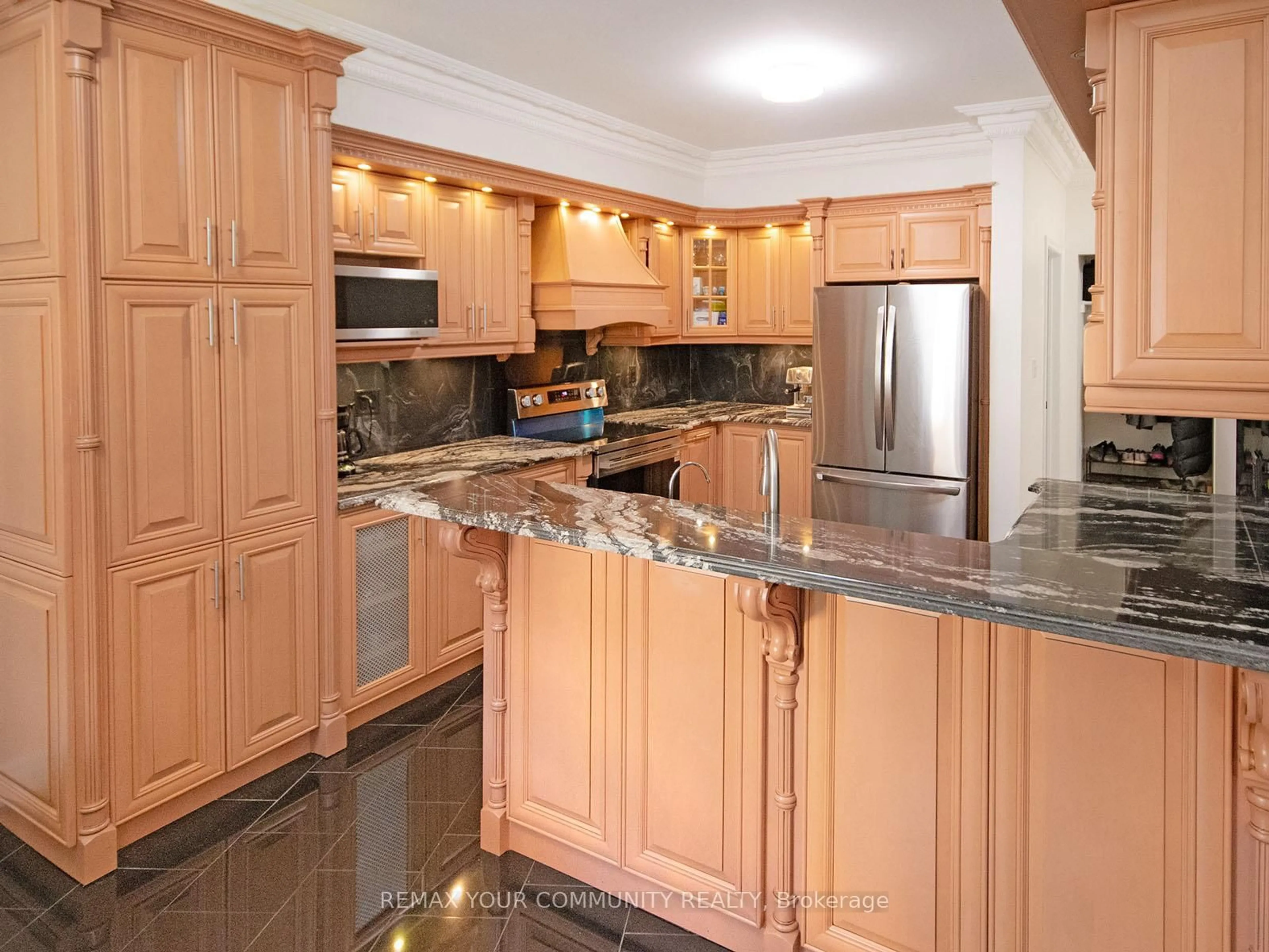 Unknown for 563 Mulock Crt, Newmarket Ontario L3Y 5H1