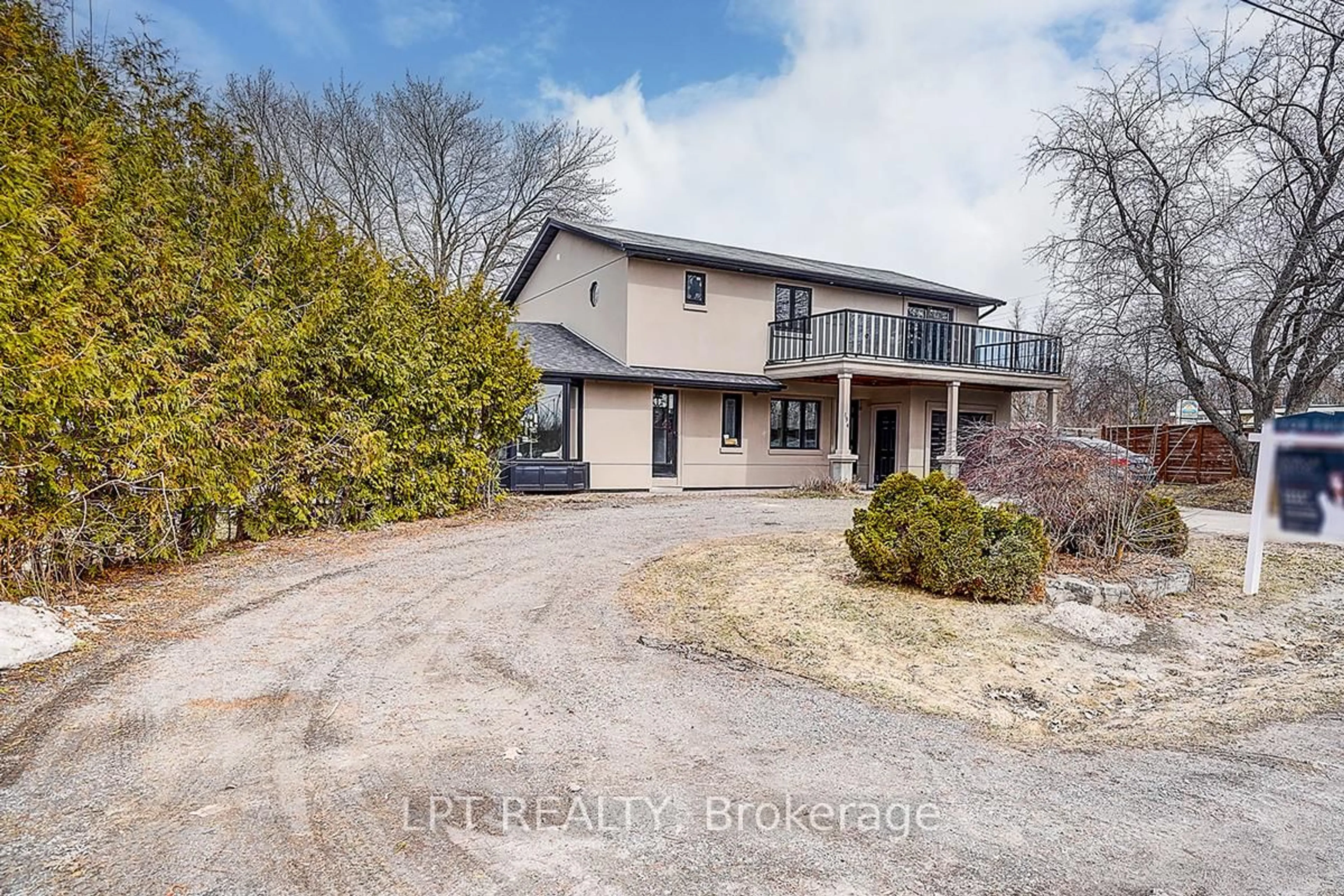 A pic from outside/outdoor area/front of a property/back of a property/a pic from drone, street for 194 South Channel Dr, Georgina Ontario L4P 2N3