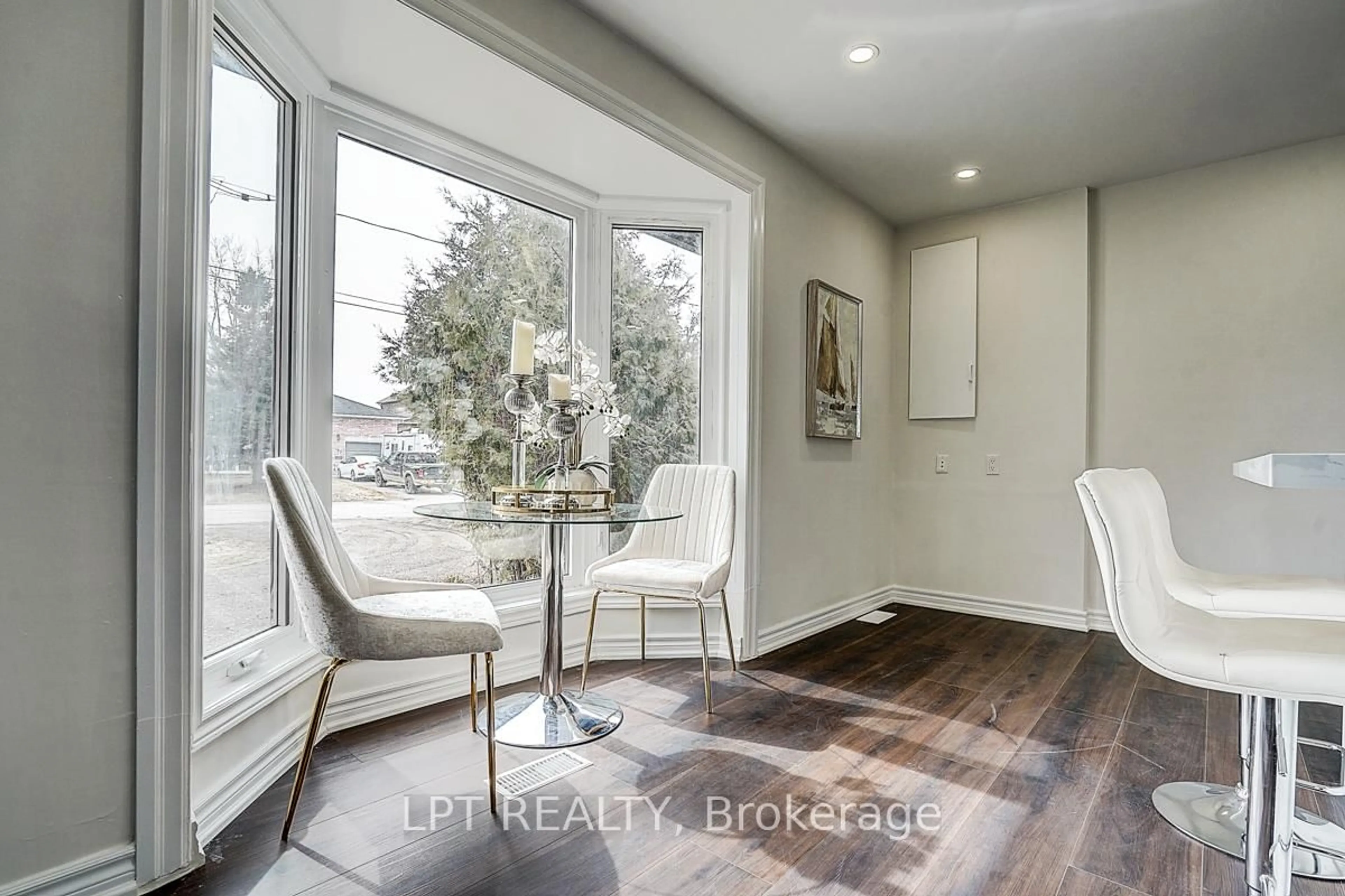 Indoor entryway for 194 South Channel Dr, Georgina Ontario L4P 2N3