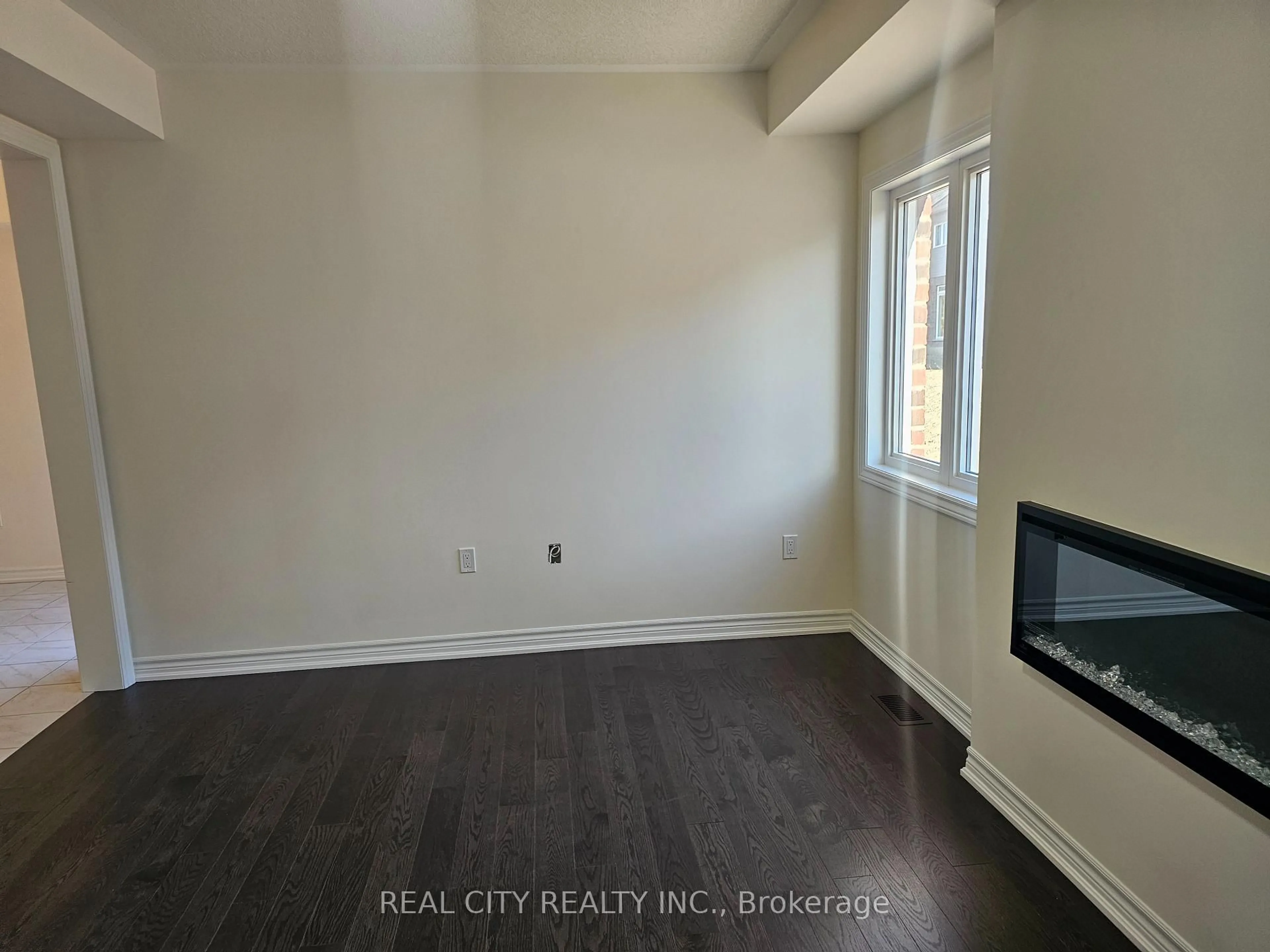 A pic of a room for 5 Heather Fullerton Rd, Georgina Ontario L0E 1R0