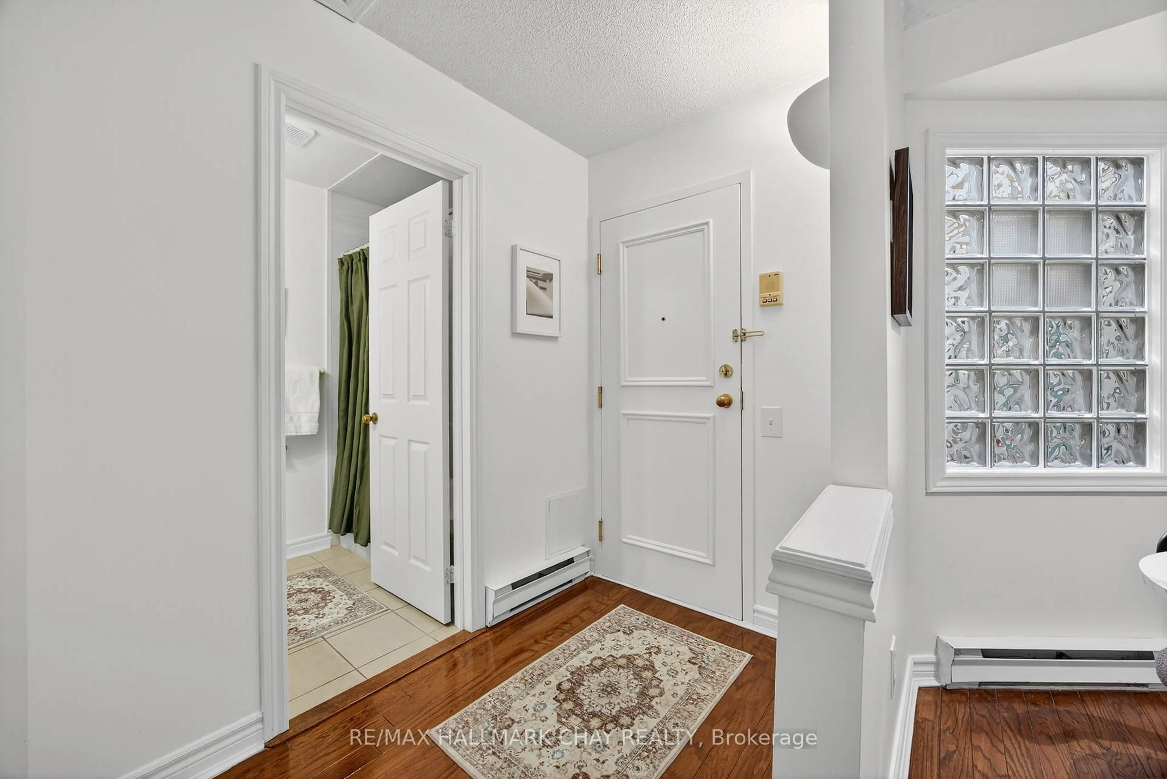 Indoor entryway for 77 Mill St #40, New Tecumseth Ontario L0G 1W0