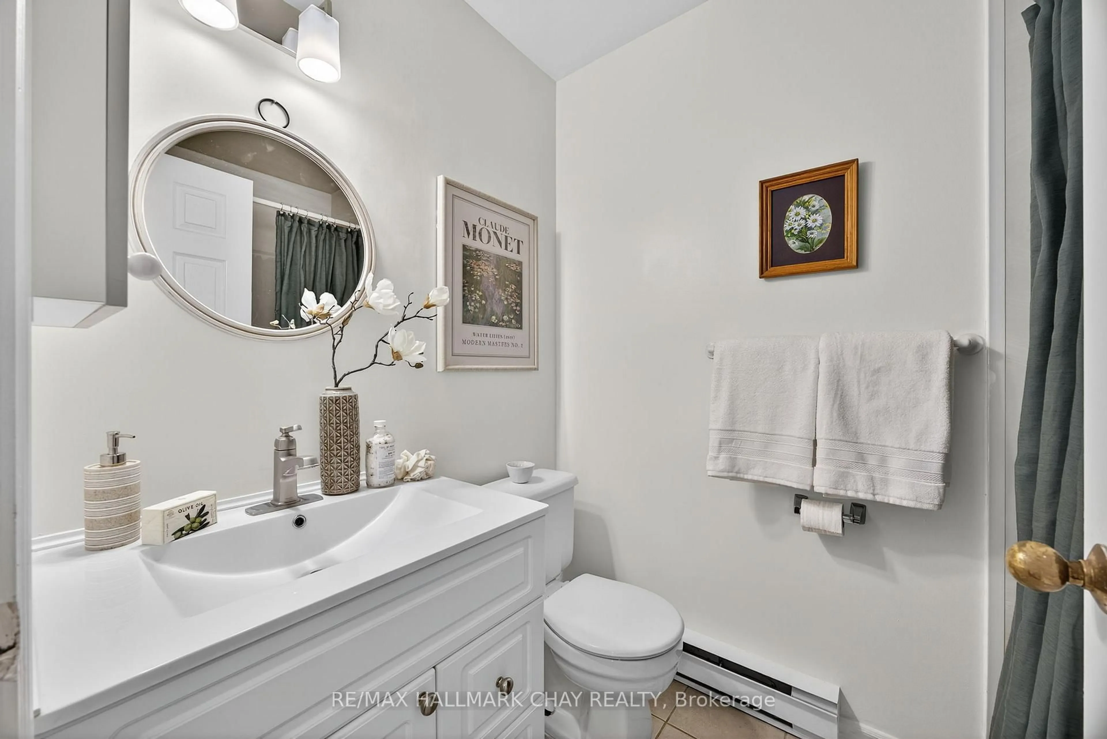 Standard bathroom, ceramic/tile floor for 77 Mill St #40, New Tecumseth Ontario L0G 1W0