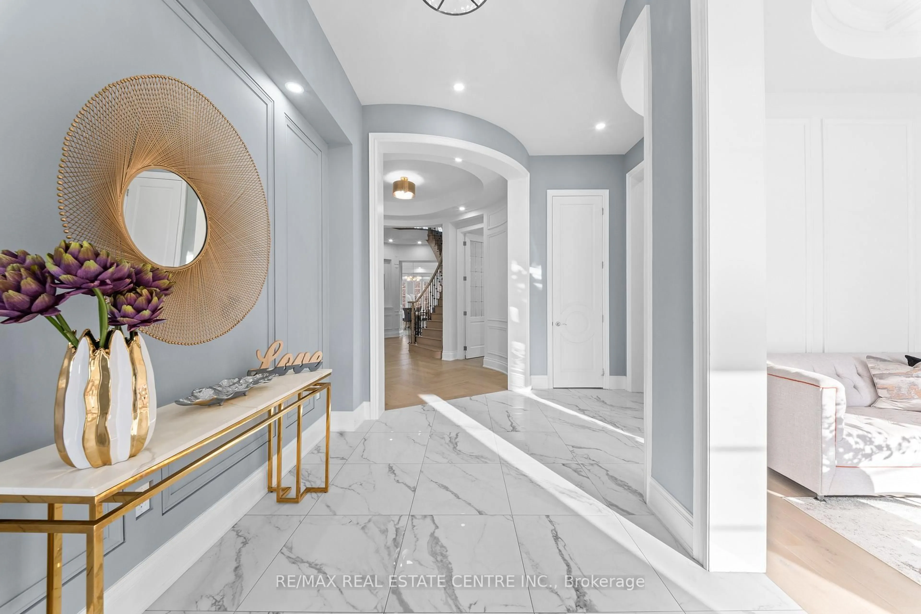 Indoor entryway for 67 Rolling Green Crt, Vaughan Ontario L4H 4K7