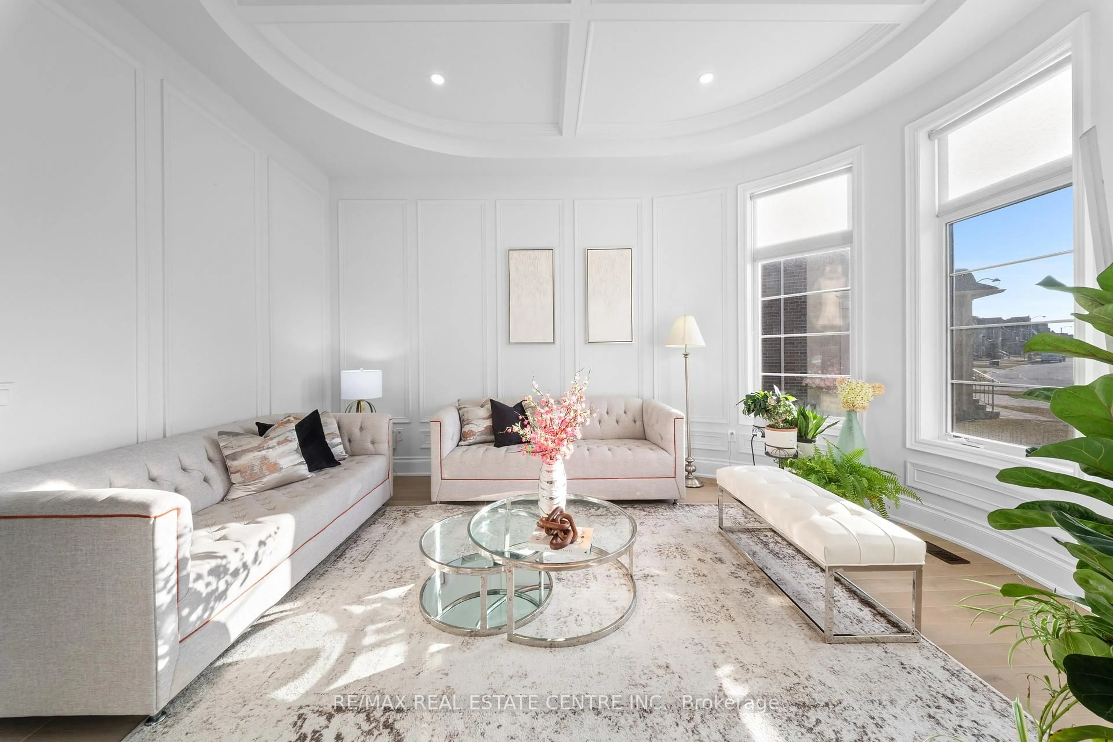 Living room with furniture, unknown for 67 Rolling Green Crt, Vaughan Ontario L4H 4K7