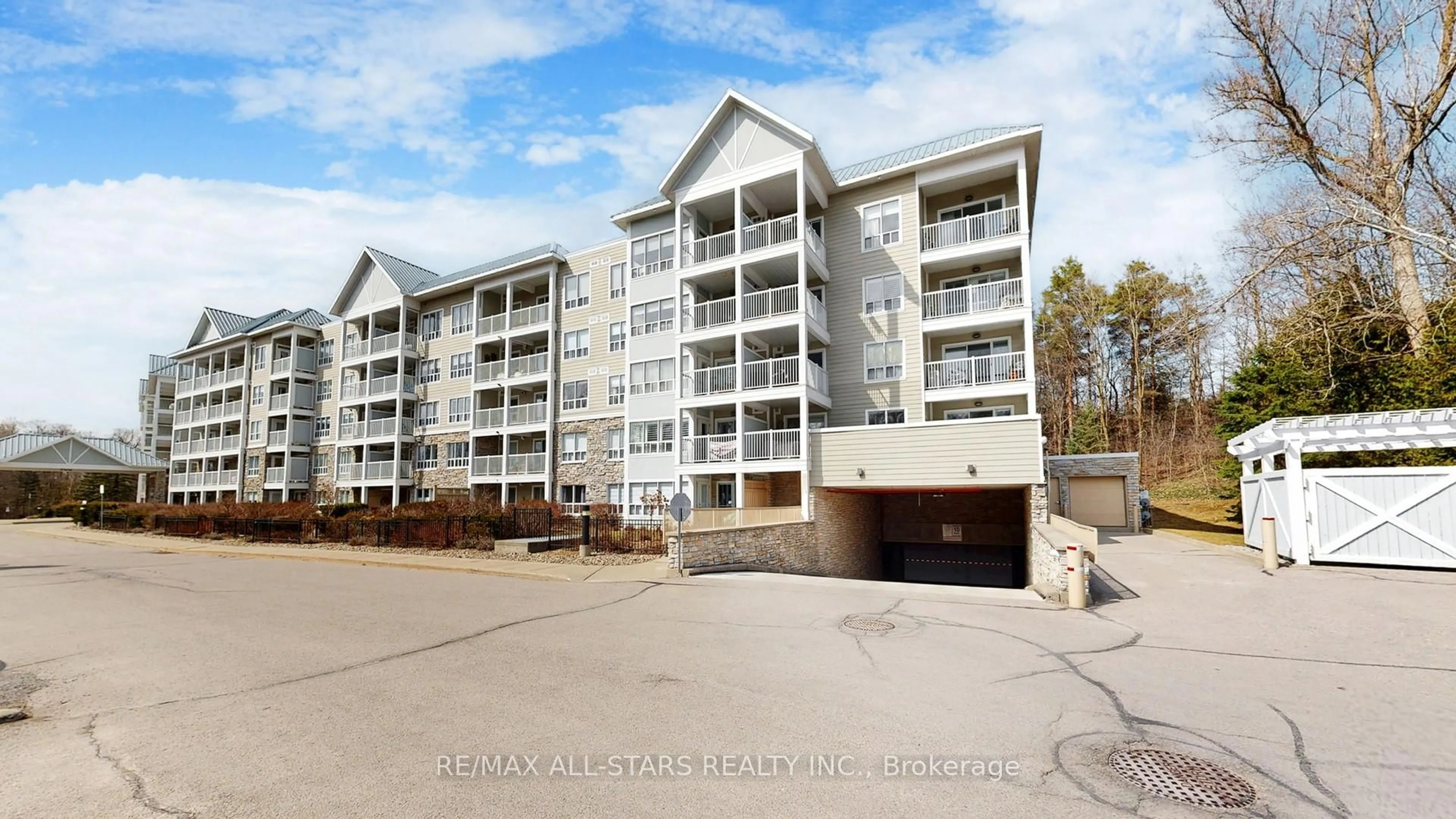 Unknown for 900 Bogart Mill Tr #327, Newmarket Ontario L3Y 8V5