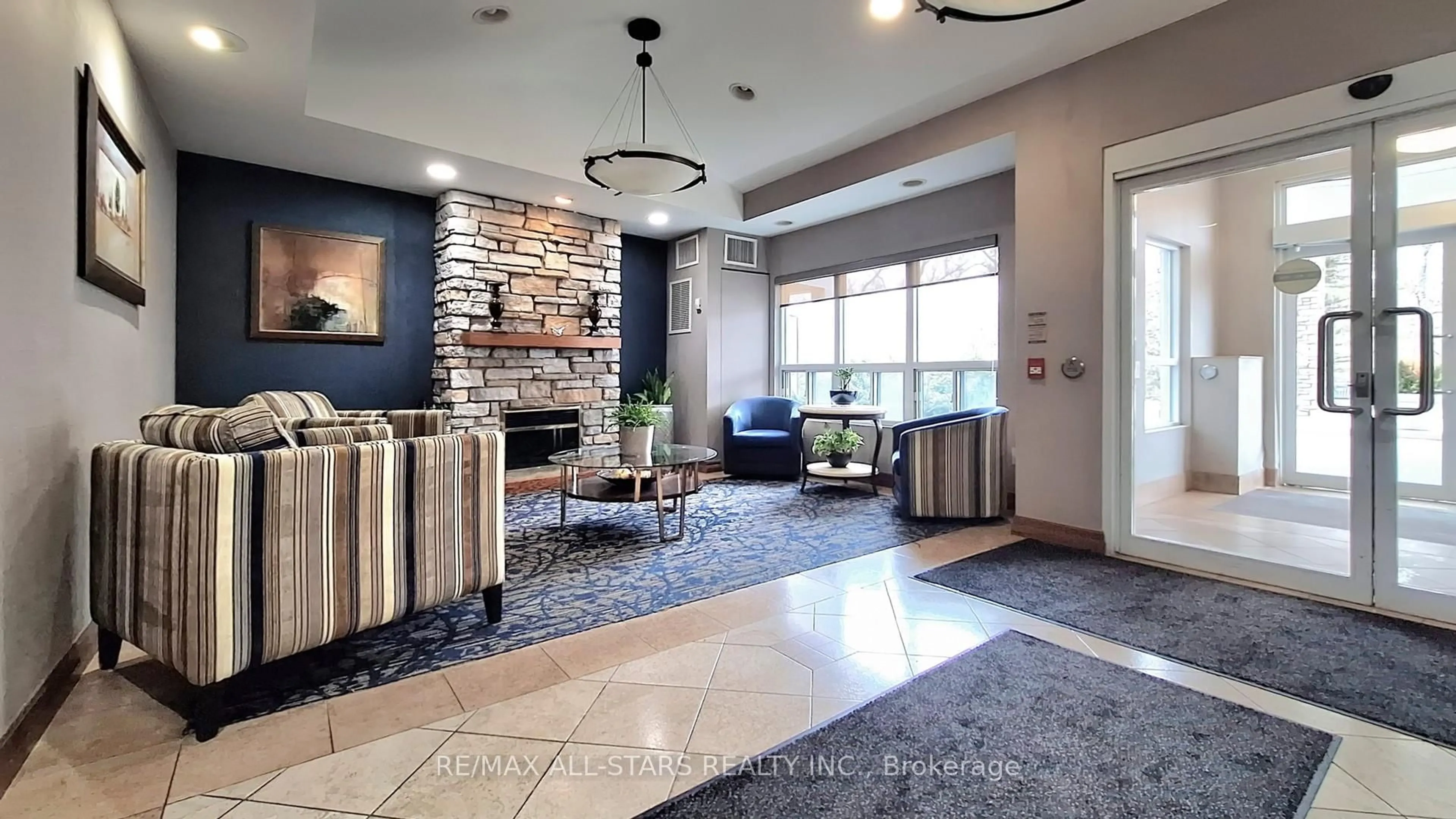 Lobby for 900 Bogart Mill Tr #327, Newmarket Ontario L3Y 8V5