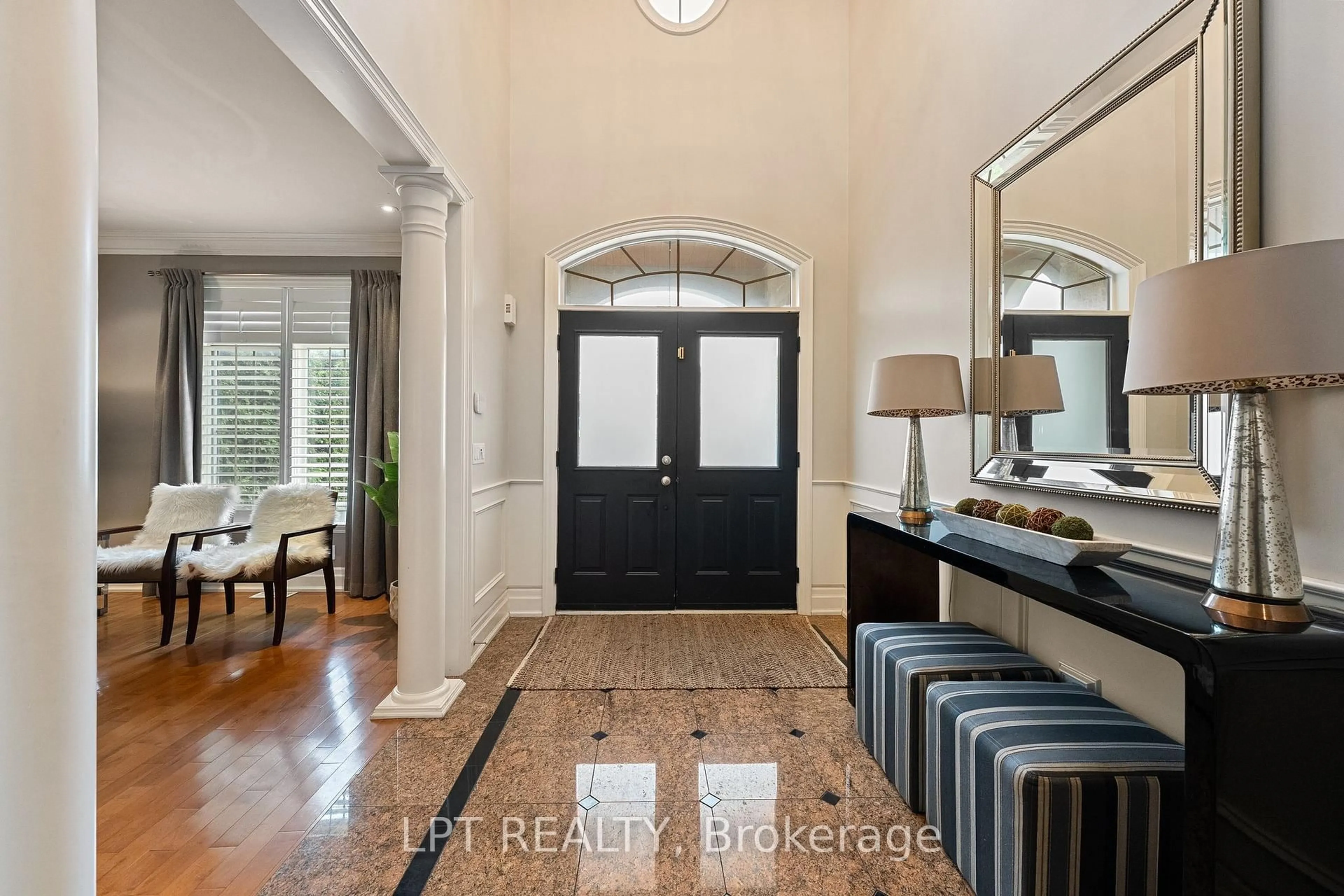 Indoor entryway for 112 Tyler St, Aurora Ontario L4G 2N3