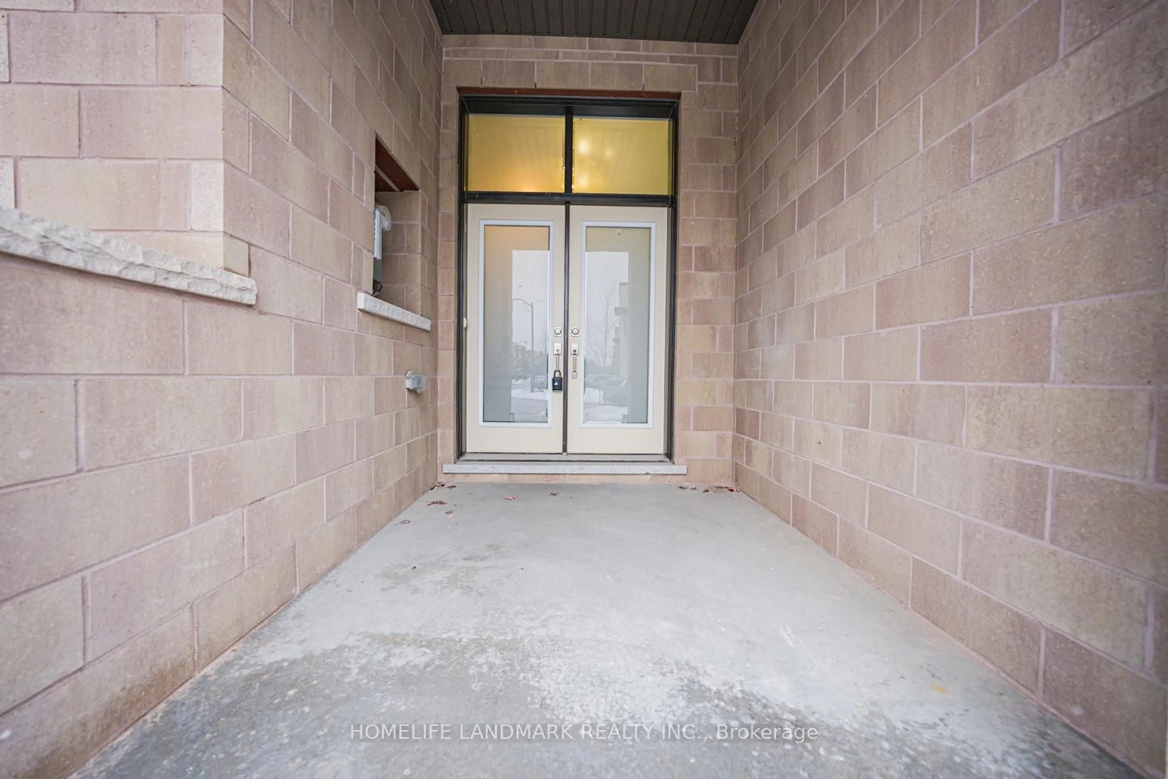 Indoor foyer for 62 Helliwell Cres, Richmond Hill Ontario L4E 1C7
