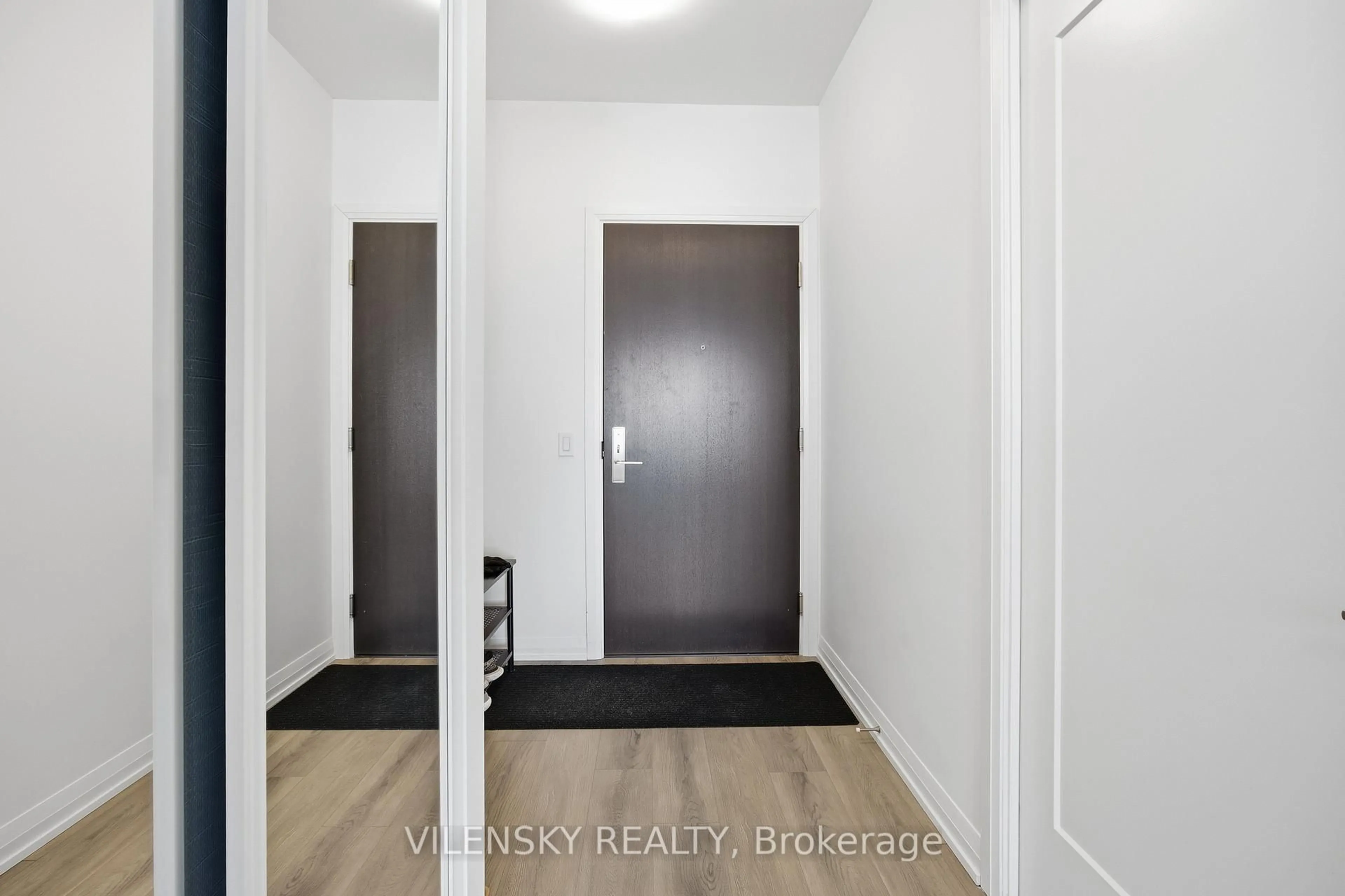 Indoor entryway for 9000 Jane St #1623, Vaughan Ontario L4K 0M6