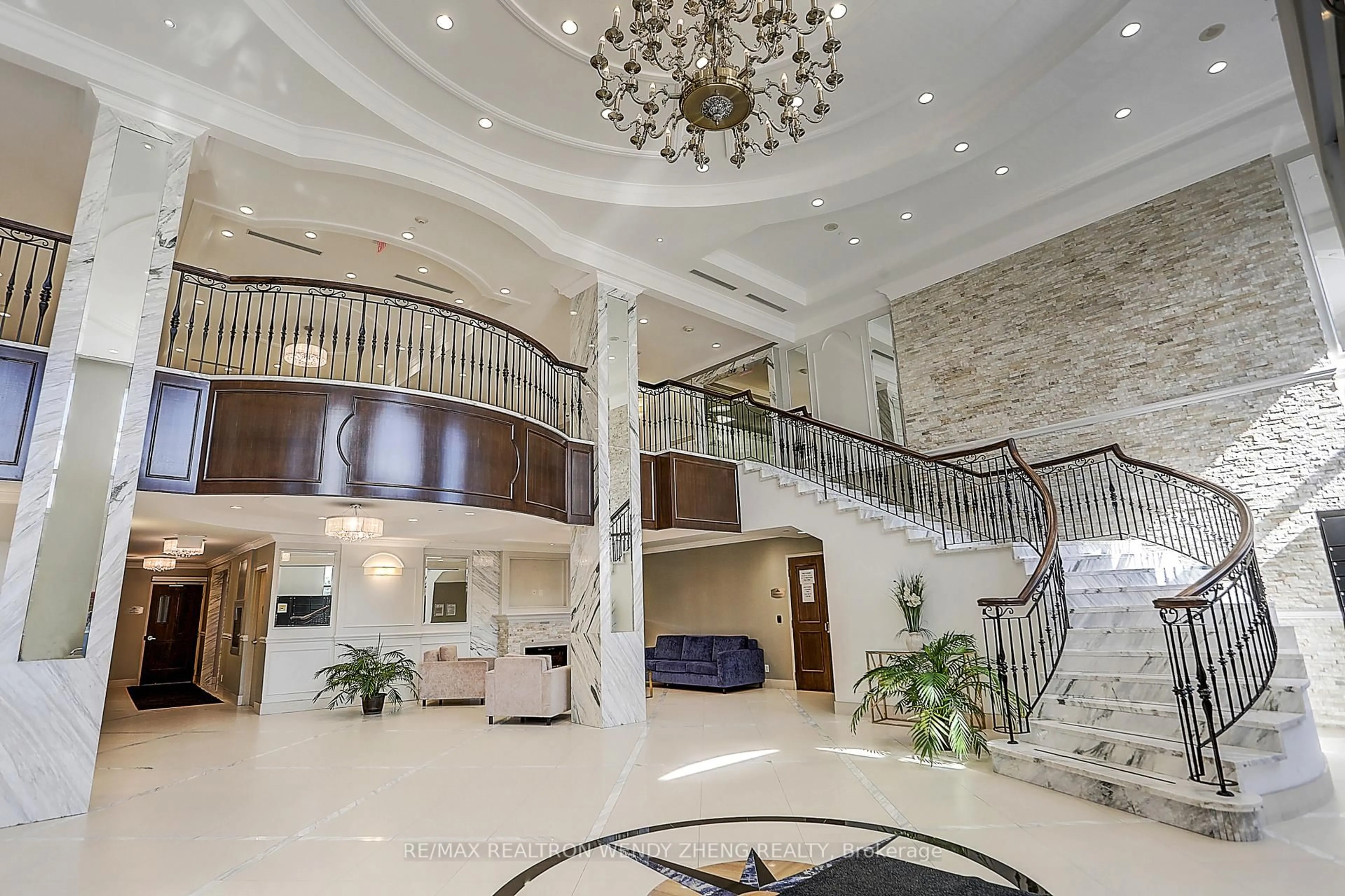 Indoor foyer for 38 Cedarland Dr #808, Markham Ontario L6G 0G7