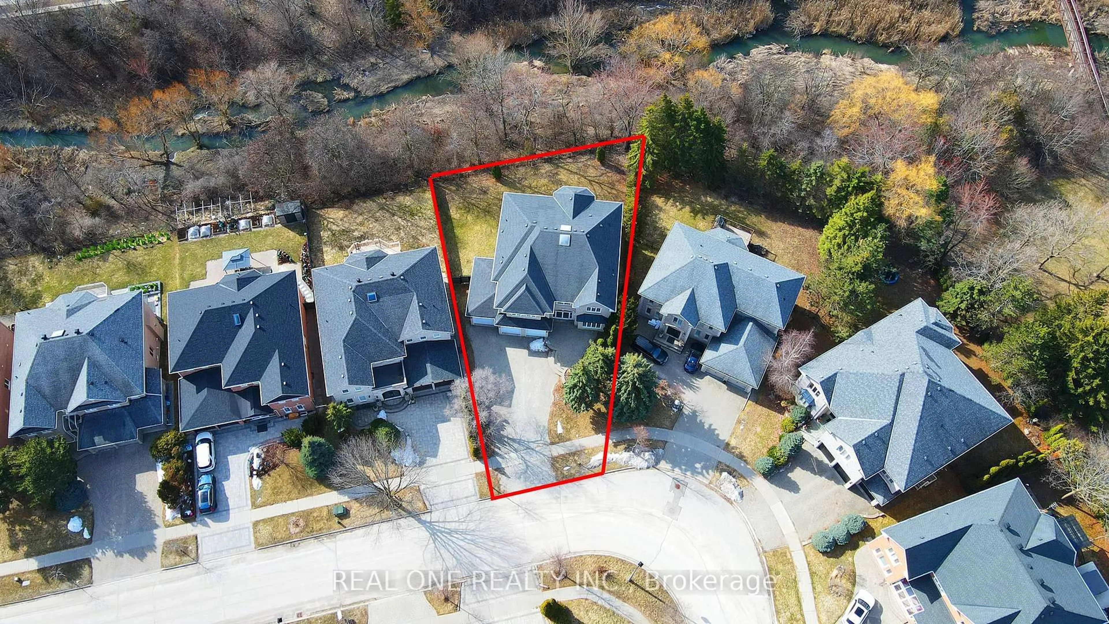 A pic from outside/outdoor area/front of a property/back of a property/a pic from drone, unknown for 97 Springbrook Dr, Richmond Hill Ontario L4B 3P9