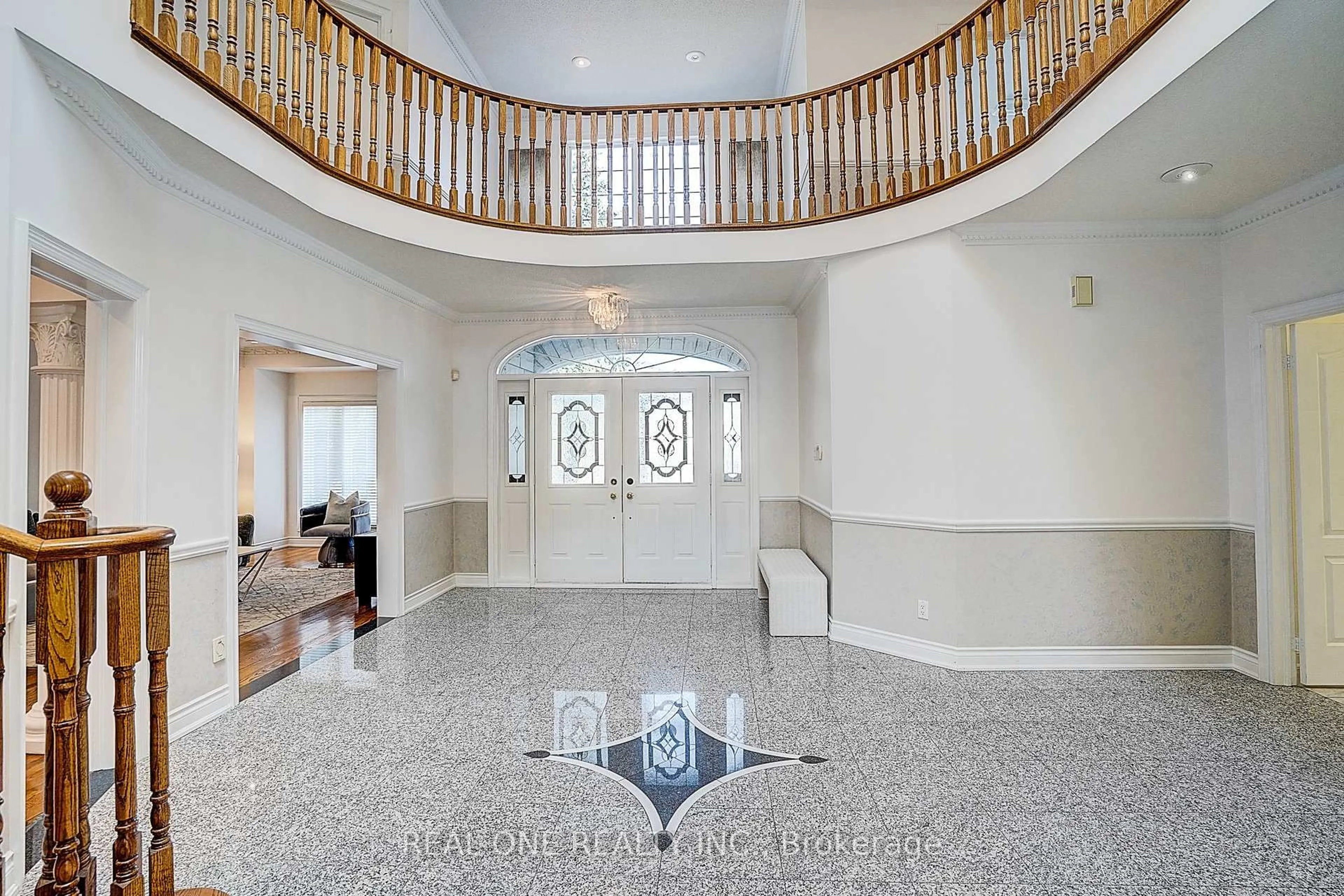 Indoor foyer for 97 Springbrook Dr, Richmond Hill Ontario L4B 3P9