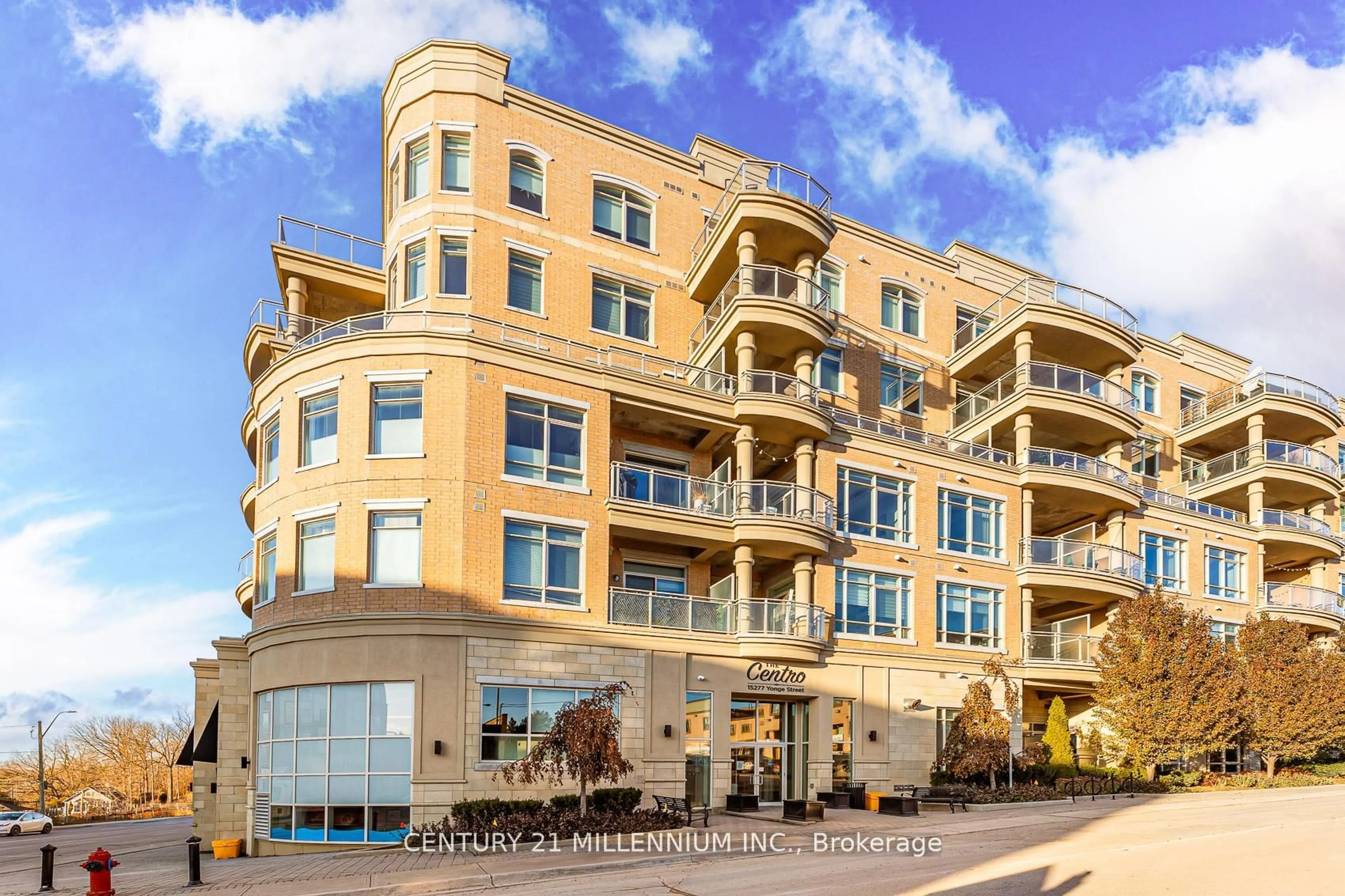 Patio, building for 15277 Yonge St #419, Aurora Ontario L4G 1Y3