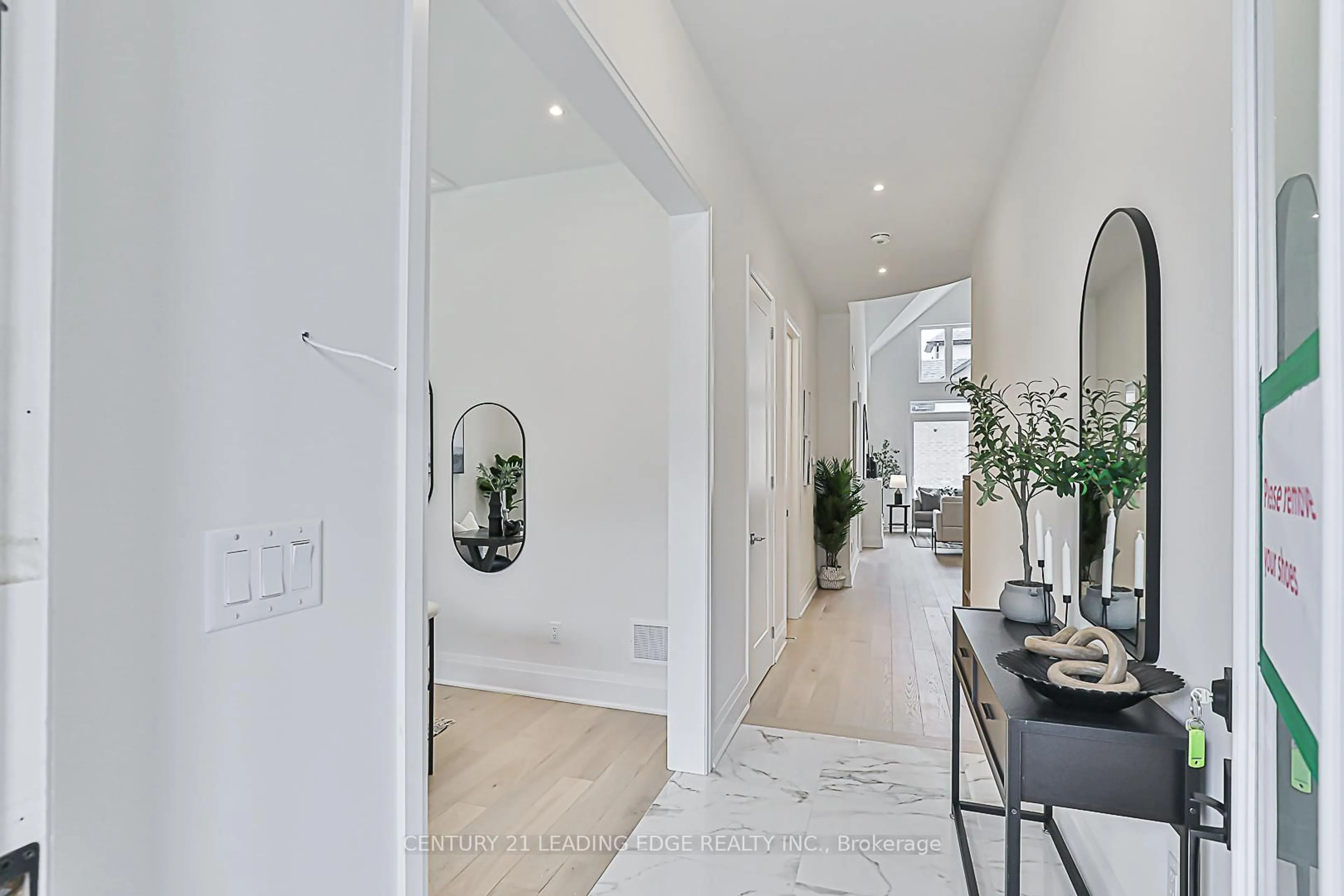 Indoor entryway for 17 David Worgan Tr, Uxbridge Ontario L9P 0R9