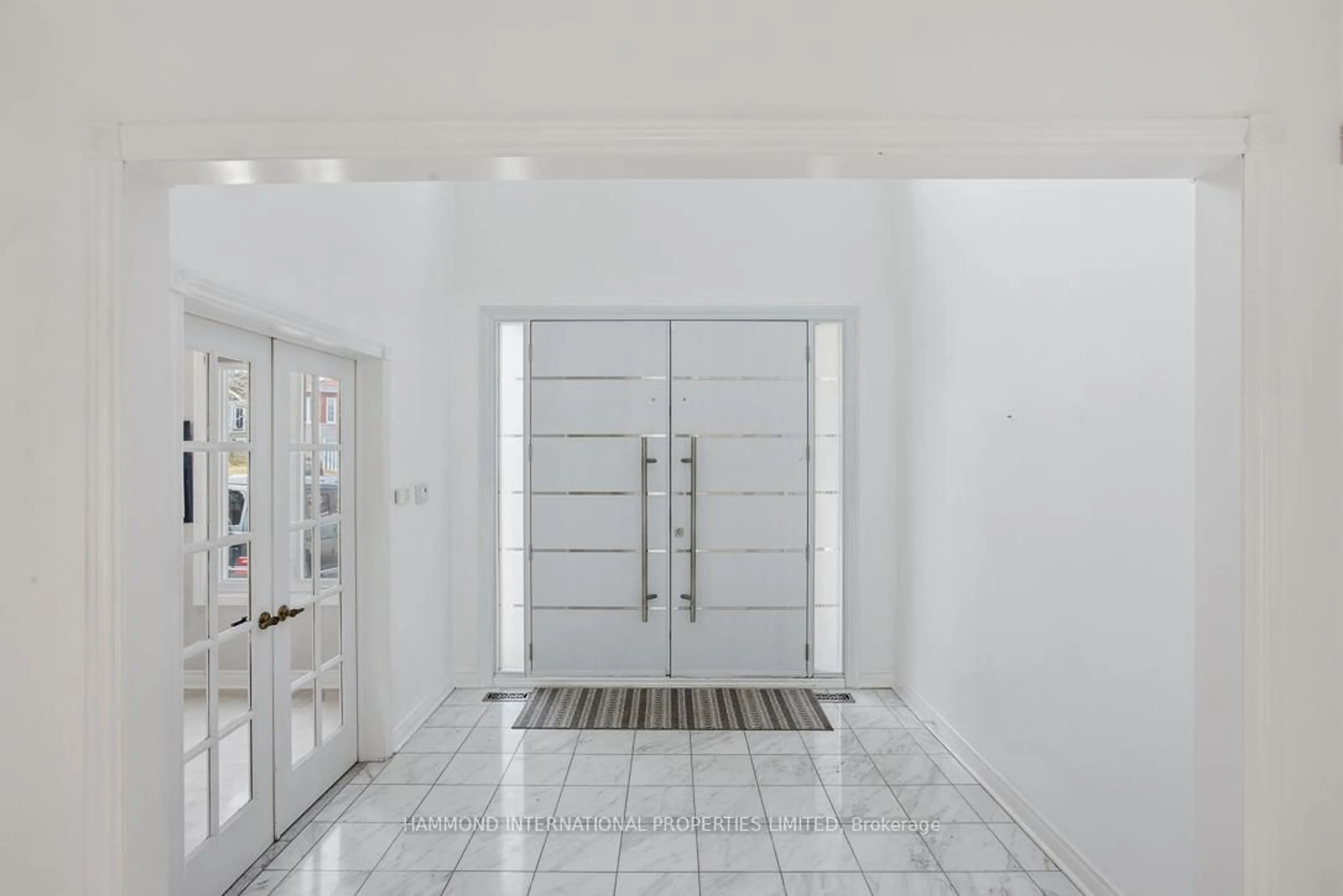 Indoor entryway for 31 Vesta Dr, Richmond Hill Ontario L4B 2M2