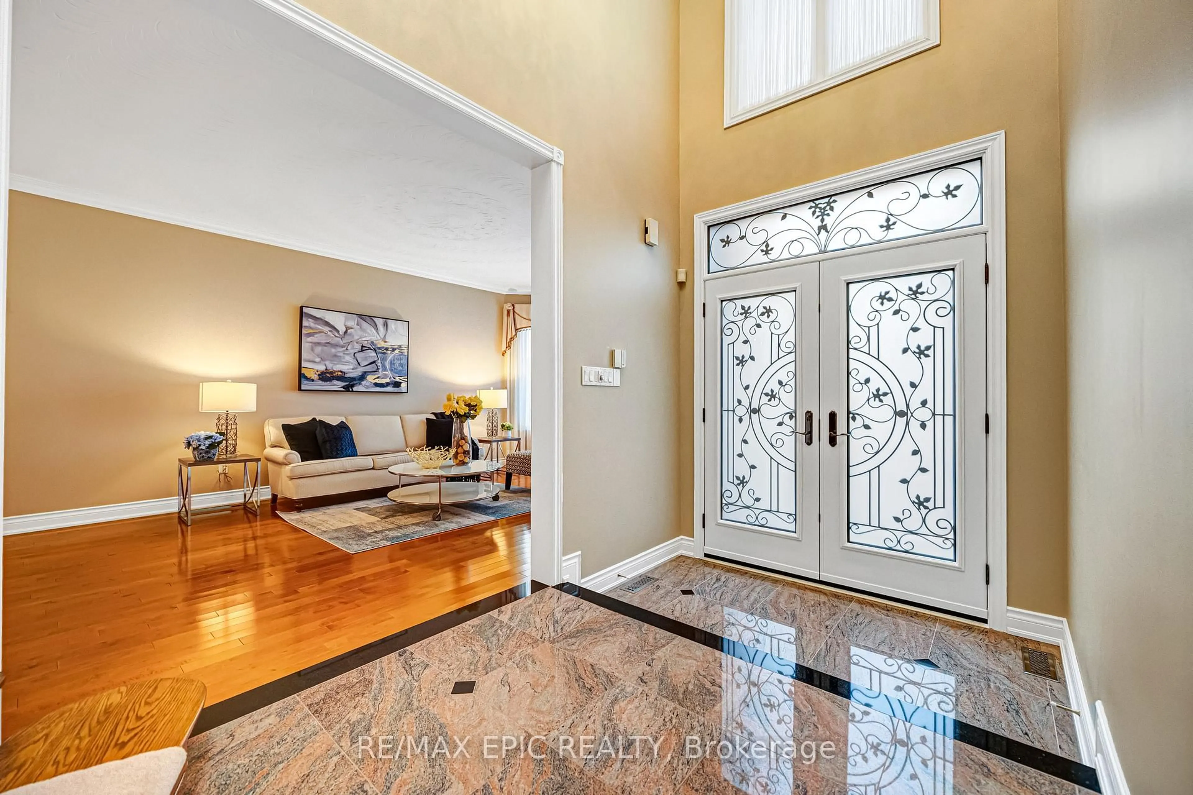 Indoor entryway for 11 Palace Crt, Richmond Hill Ontario L4B 4C3