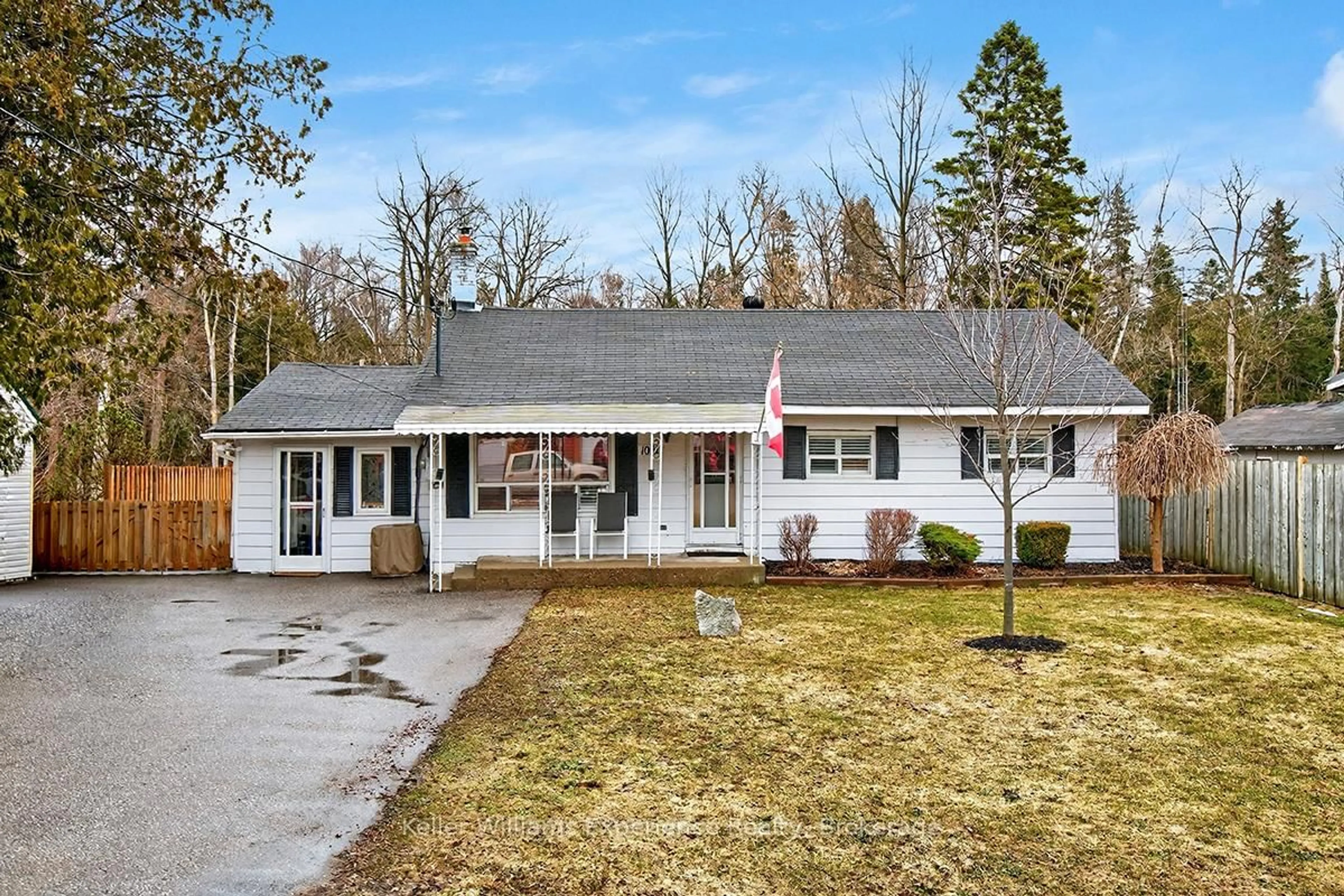 Home with vinyl exterior material, street for 1031 Ferrier Ave, Innisfil Ontario L0L 1W0