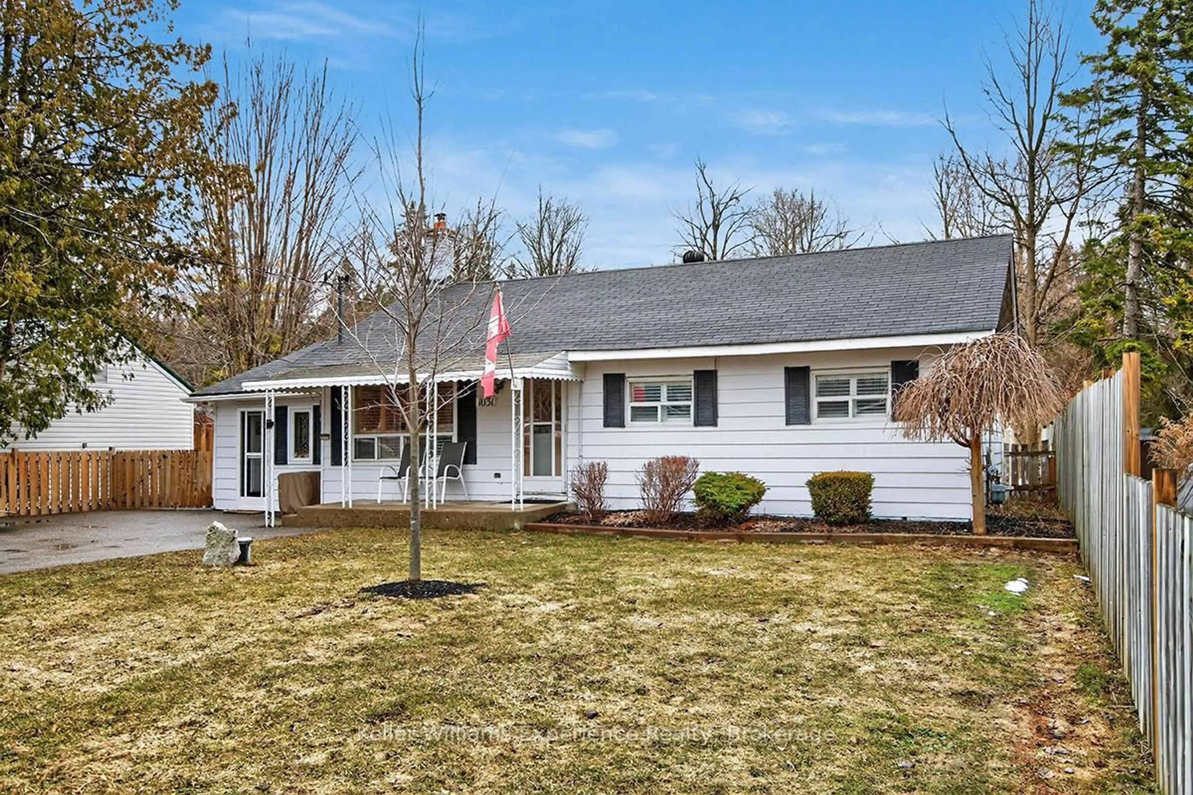 Home with vinyl exterior material, street for 1031 Ferrier Ave, Innisfil Ontario L0L 1W0