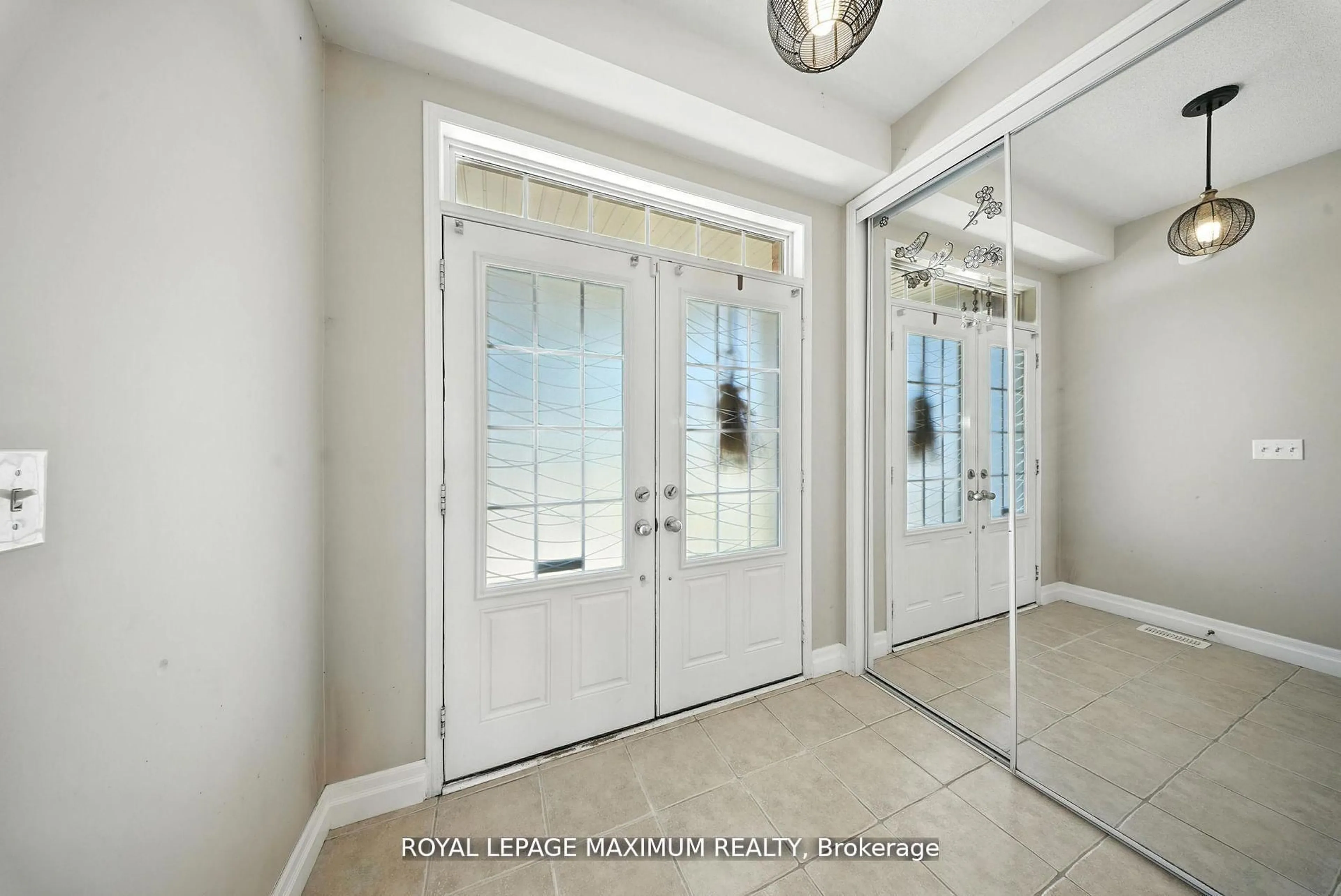 Indoor entryway for 80 Cauthers Cres, New Tecumseth Ontario L9R 0L2