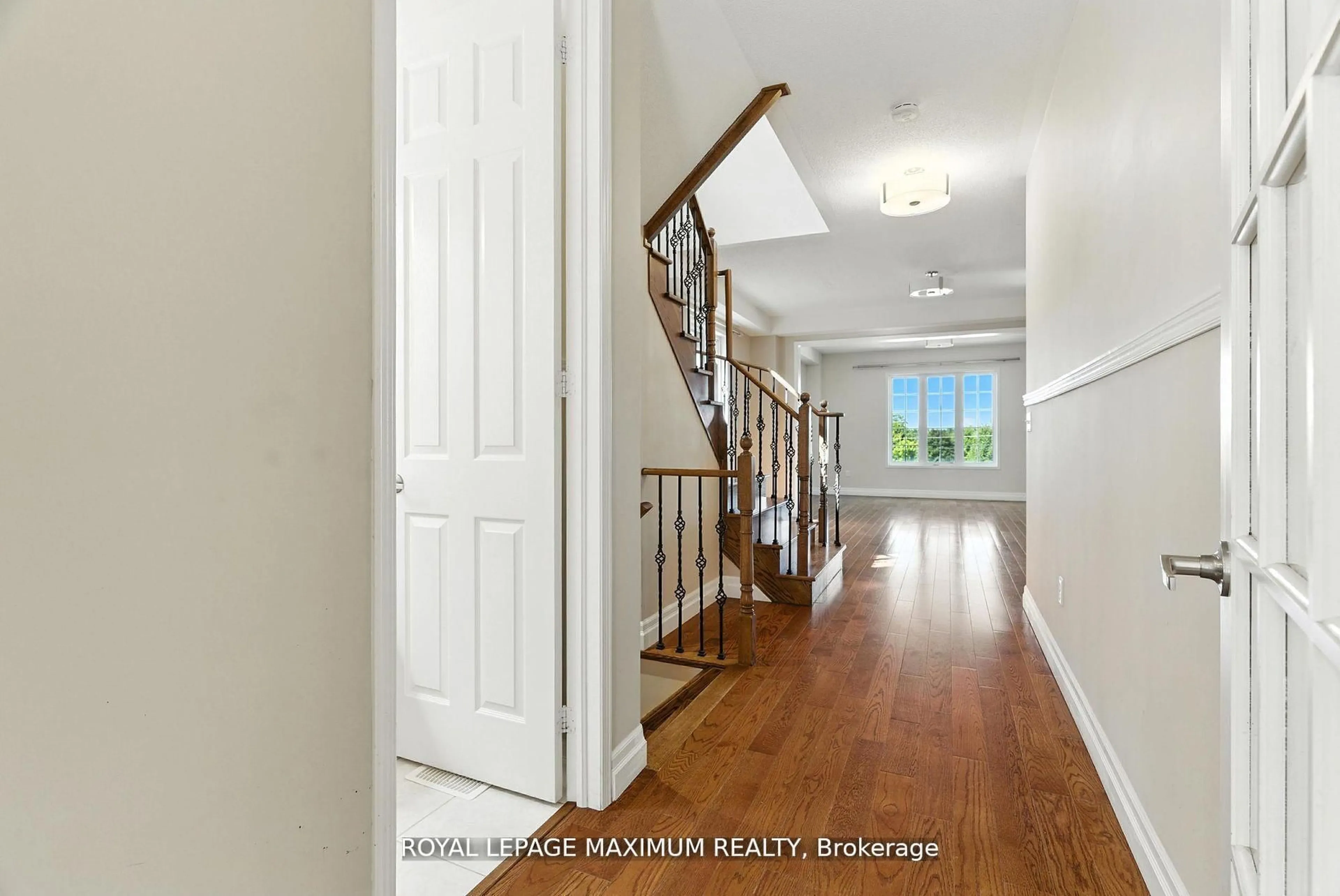 Indoor entryway for 80 Cauthers Cres, New Tecumseth Ontario L9R 0L2