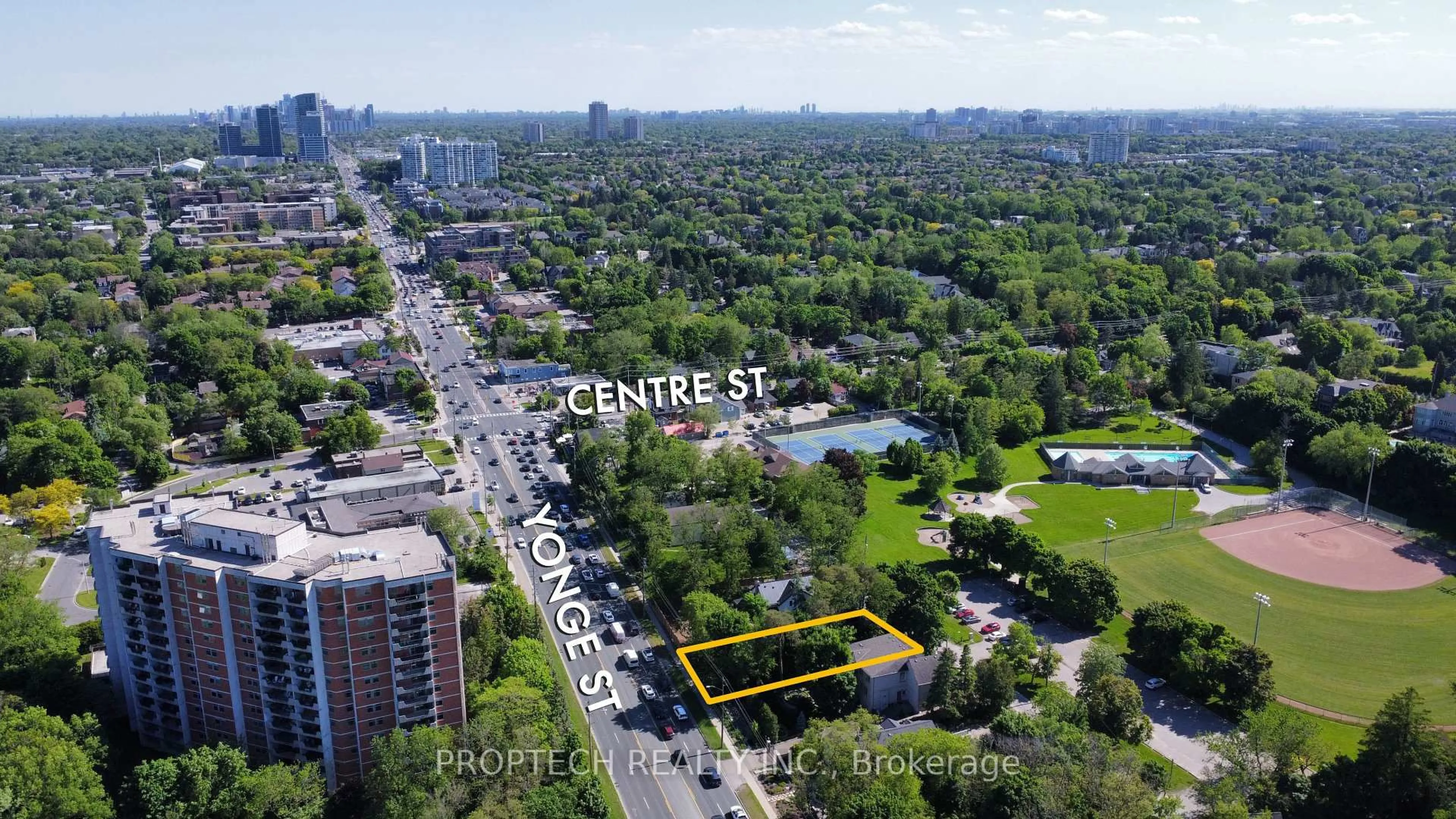 A pic from outside/outdoor area/front of a property/back of a property/a pic from drone, street for 7808 Yonge St, Vaughan Ontario L4J 1W3