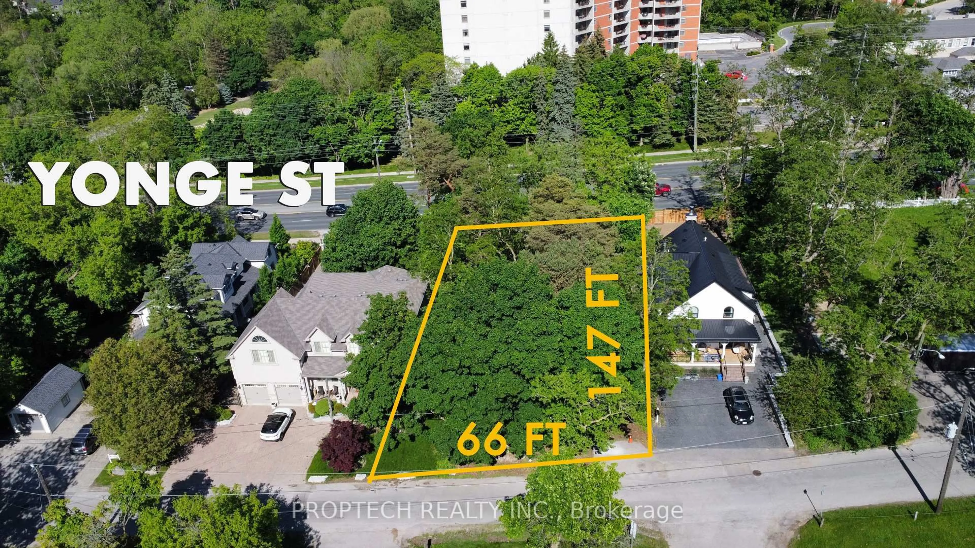 A pic from outside/outdoor area/front of a property/back of a property/a pic from drone, street for 7808 Yonge St, Vaughan Ontario L4J 1W3