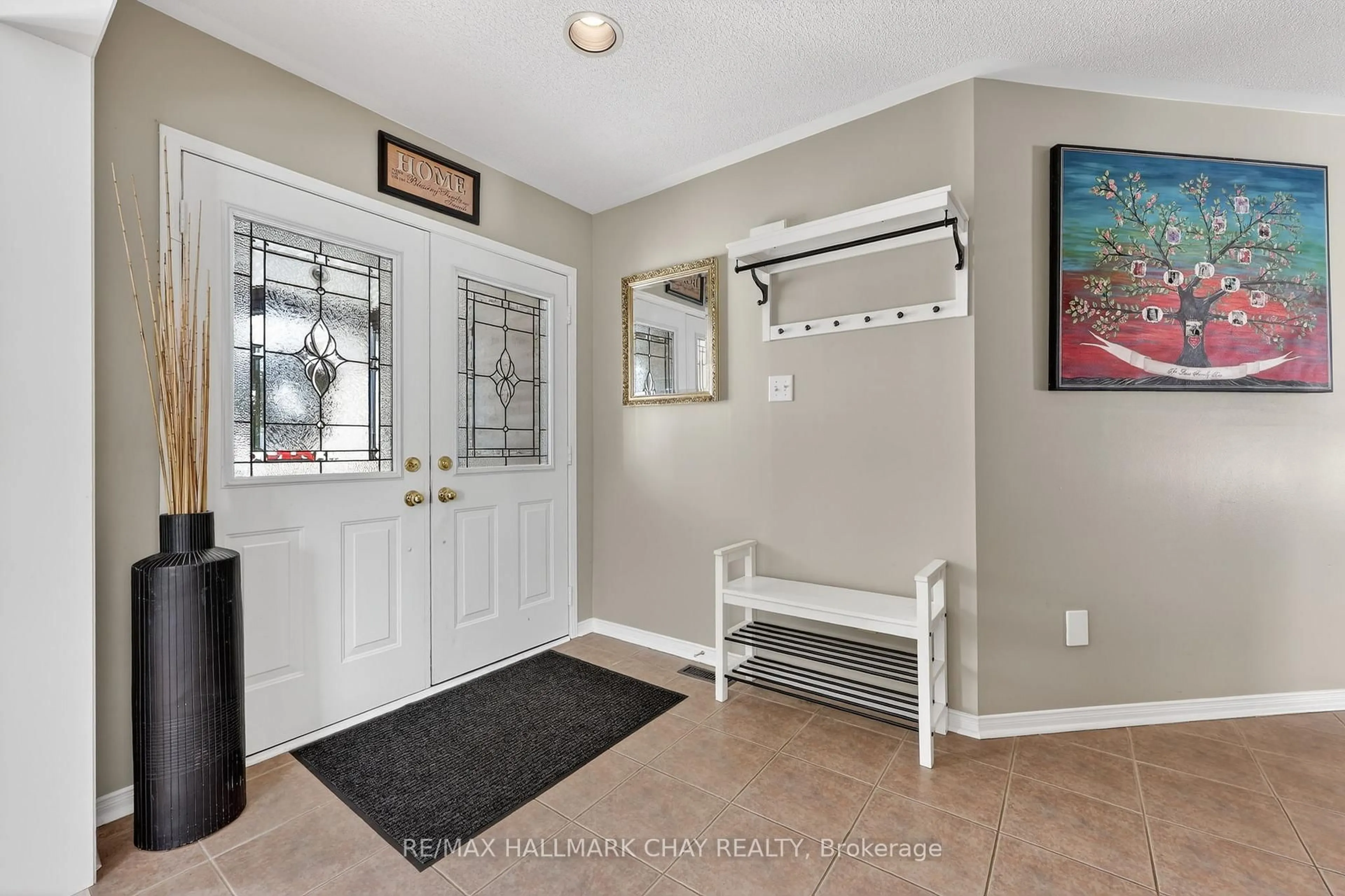 Indoor entryway for 87 Truax Cres, Essa Ontario L3W 0C1