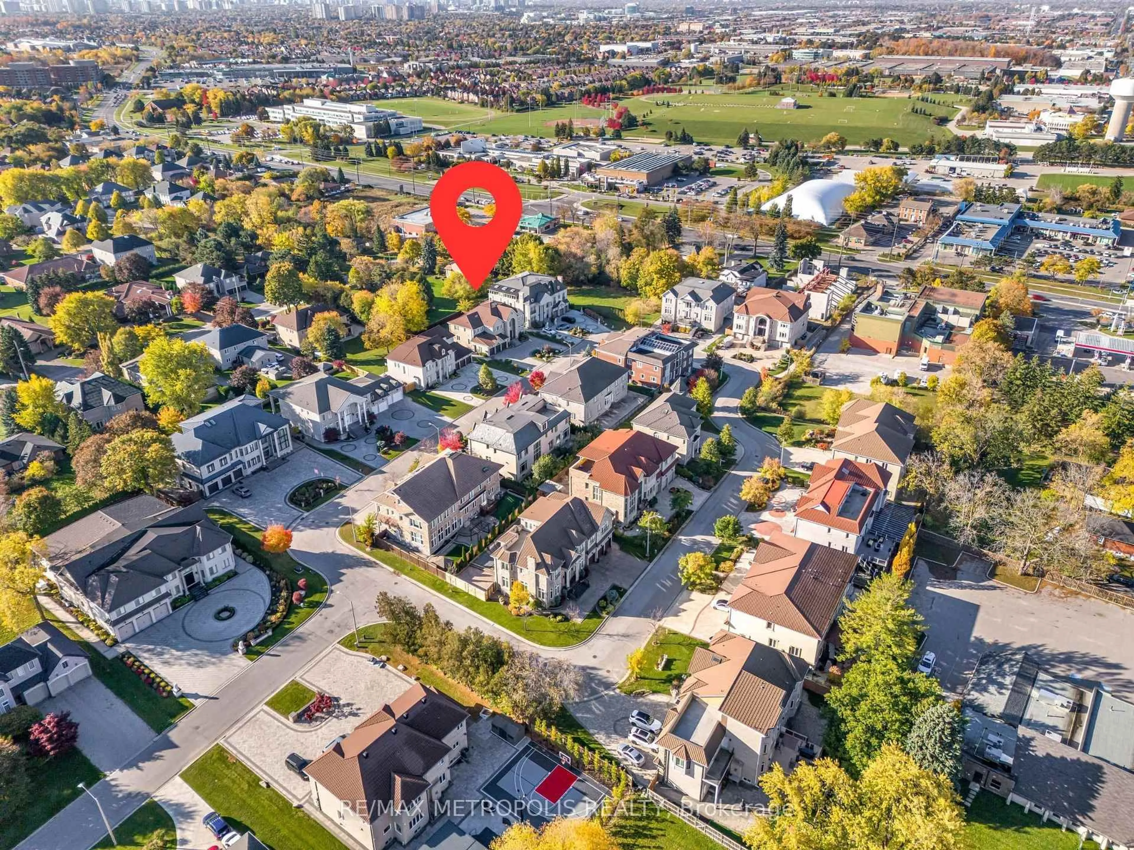 A pic from outside/outdoor area/front of a property/back of a property/a pic from drone, street for 9 Alai Circ, Markham Ontario L3R 1E2