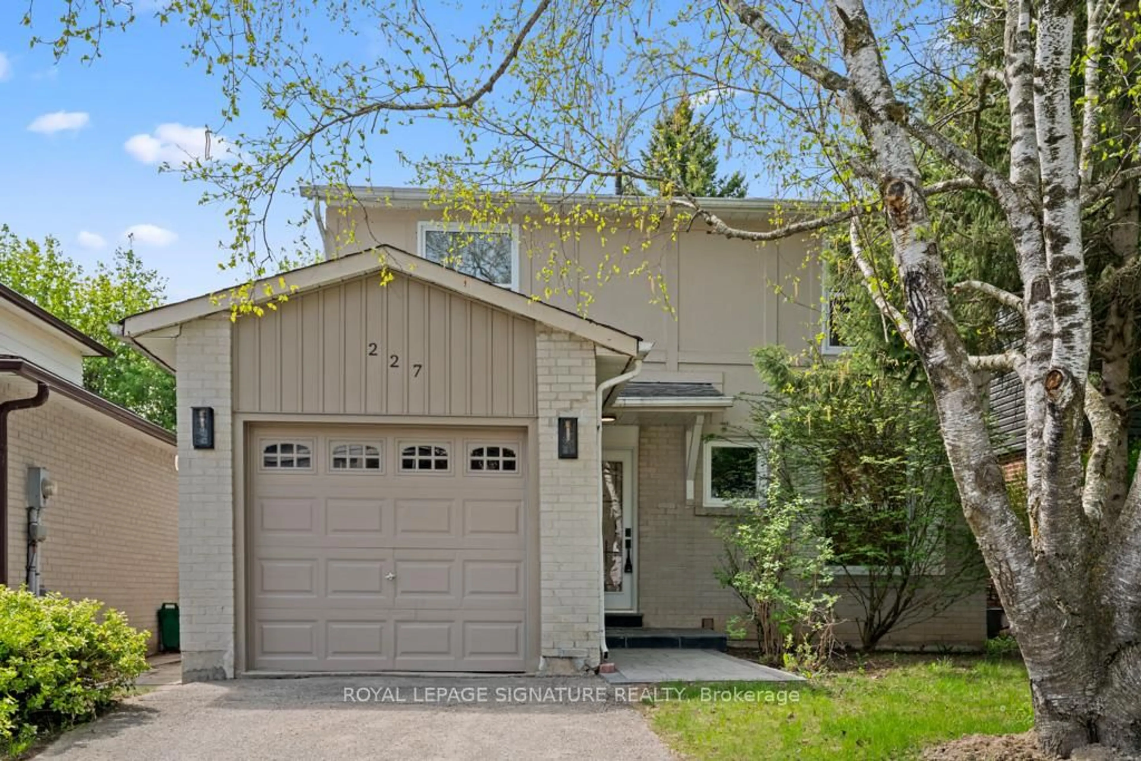 Home with vinyl exterior material, street for 227 Thoms Cres, Newmarket Ontario L3Y 1C9