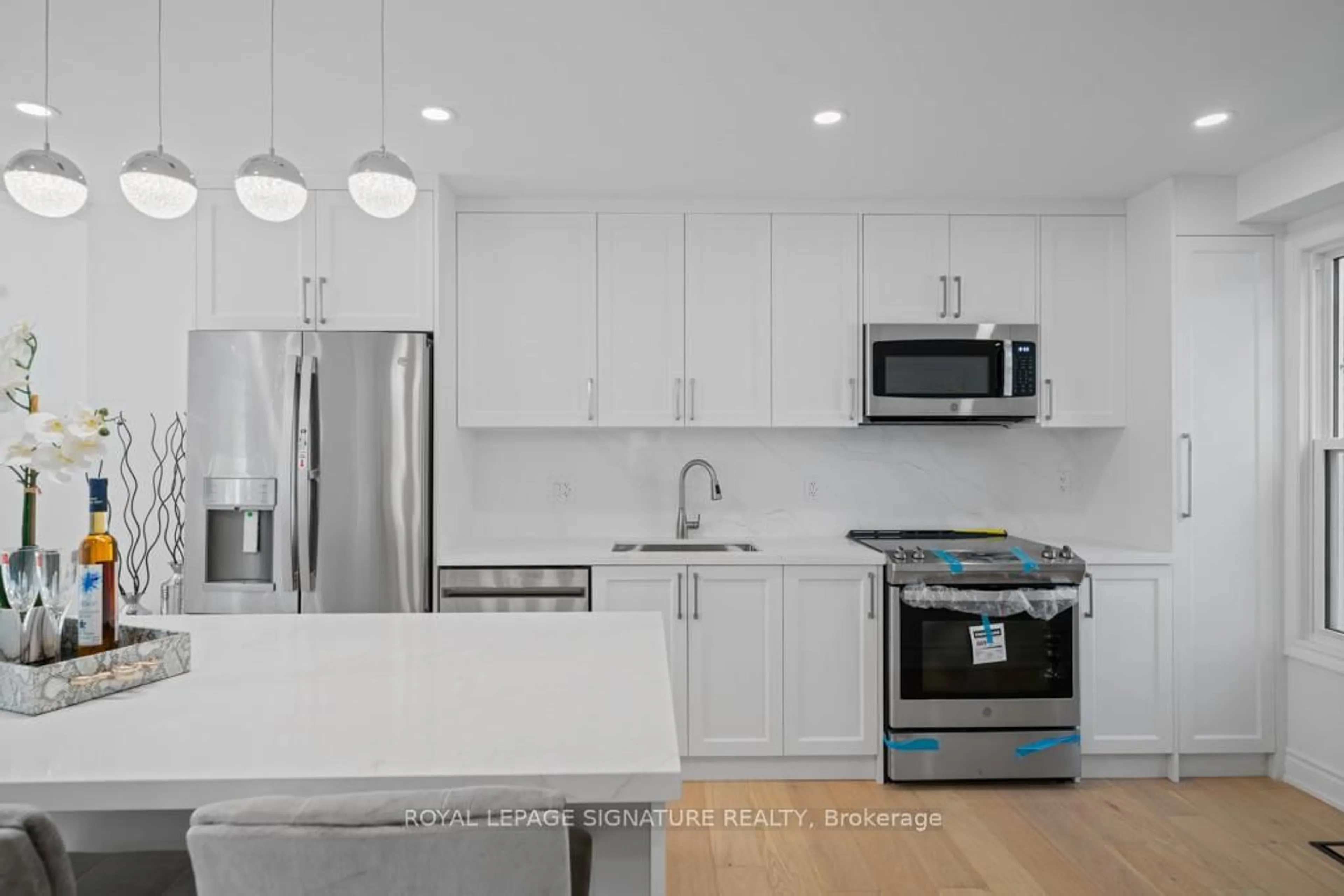 Standard kitchen, unknown for 227 Thoms Cres, Newmarket Ontario L3Y 1C9