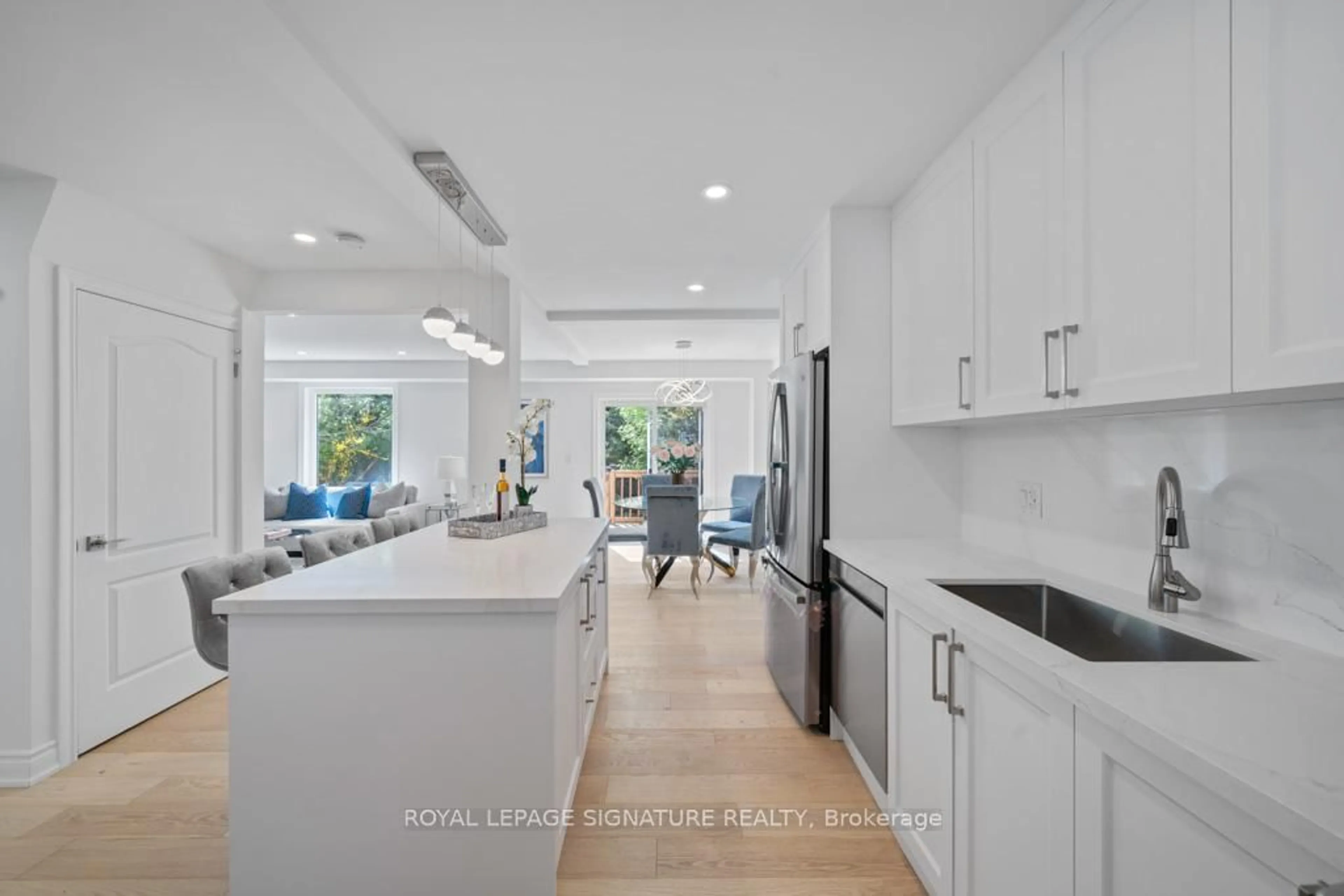 Open concept kitchen, ceramic/tile floor for 227 Thoms Cres, Newmarket Ontario L3Y 1C9