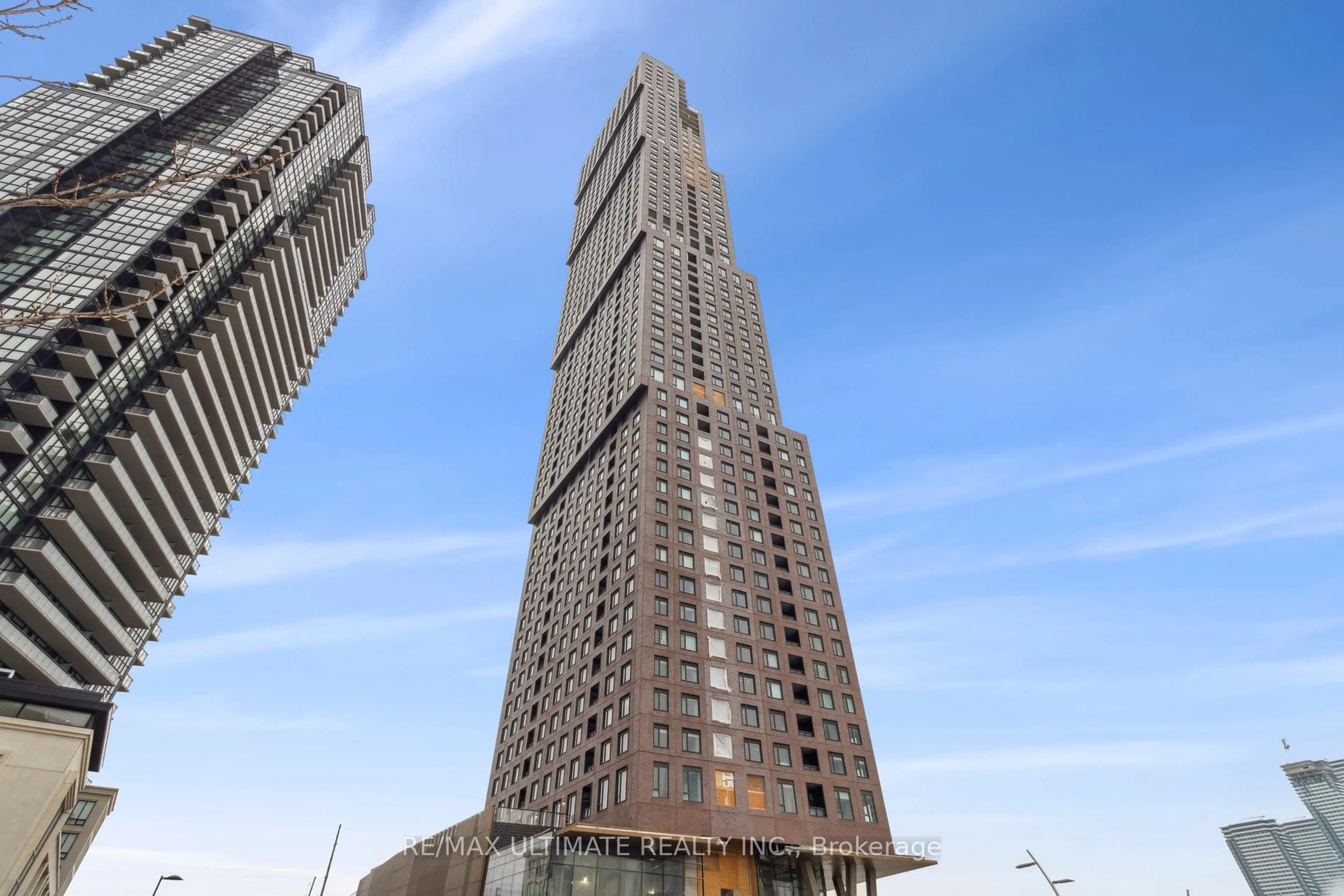 Indoor foyer for 2920 Highway 7 Rd #5002, Vaughan Ontario L4K 0P4