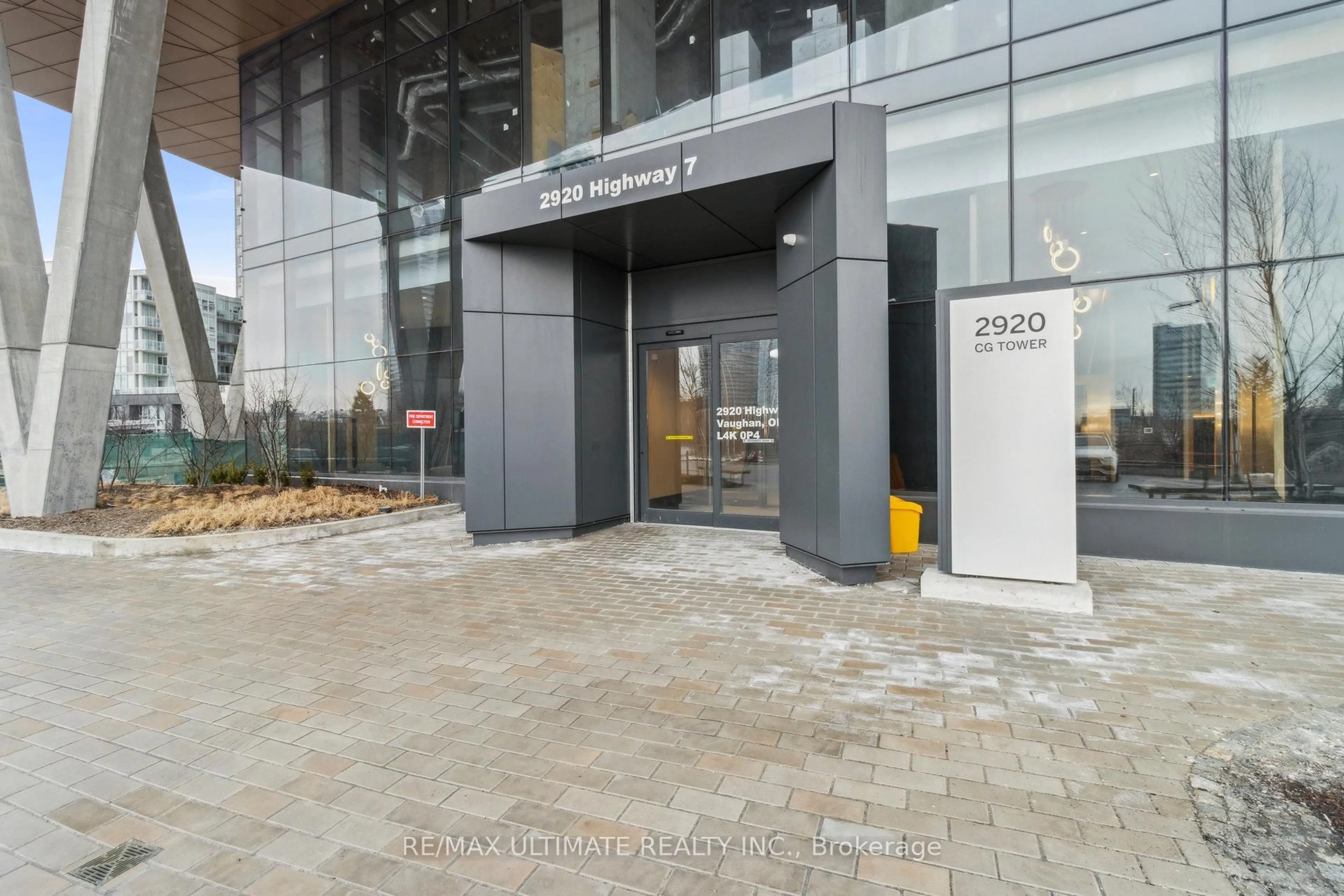 Indoor foyer for 2920 Highway 7 Rd #5002, Vaughan Ontario L4K 0P4