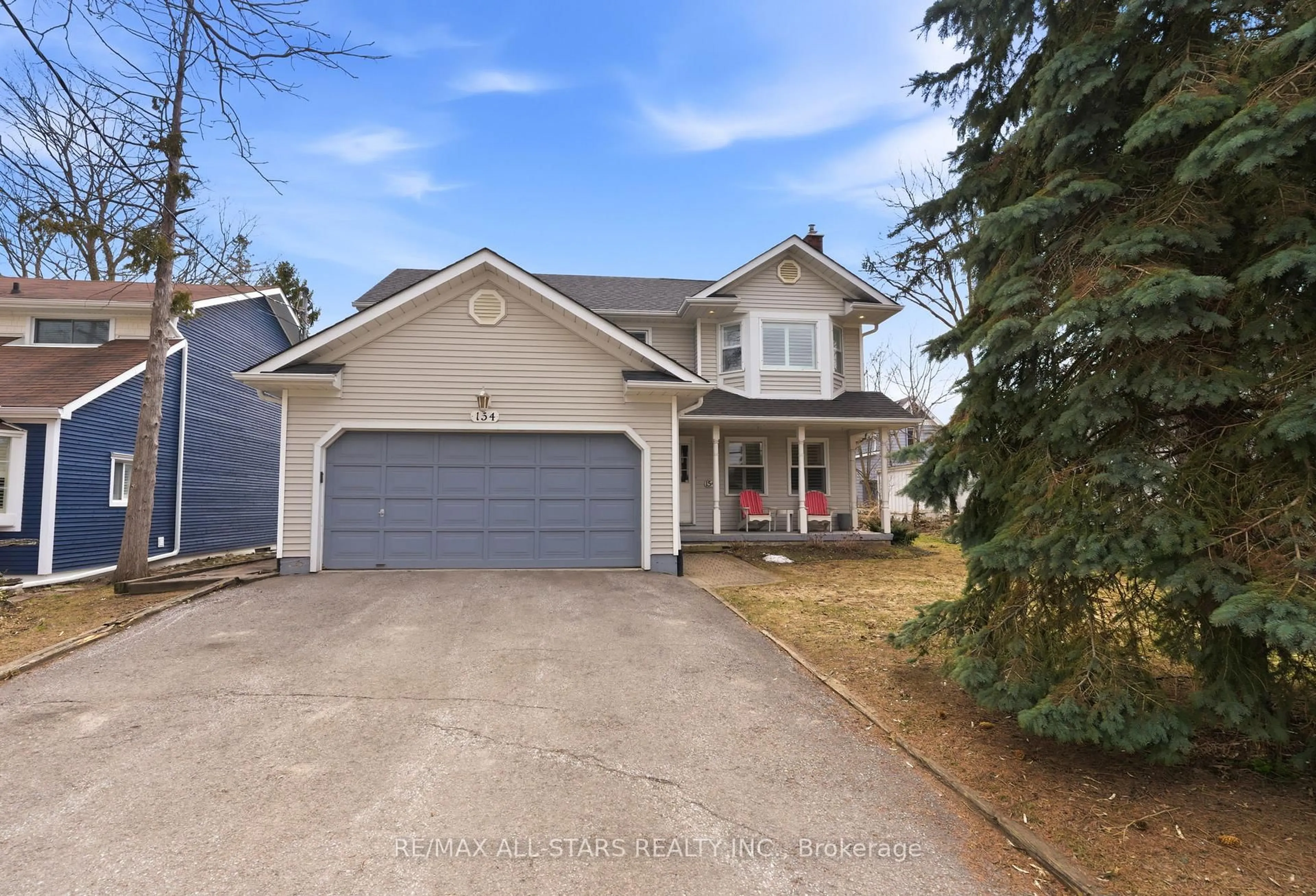 Home with vinyl exterior material, street for 154 Brock St, Uxbridge Ontario L9P 1K5