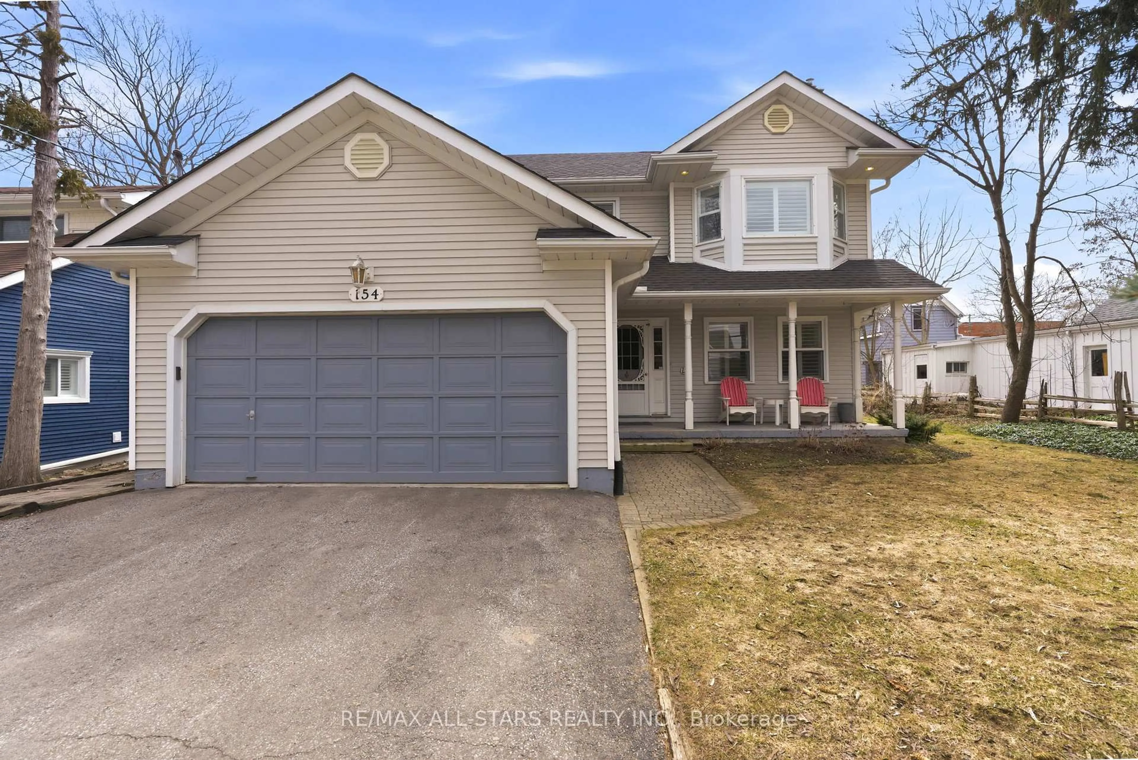 Home with vinyl exterior material, street for 154 Brock St, Uxbridge Ontario L9P 1K5