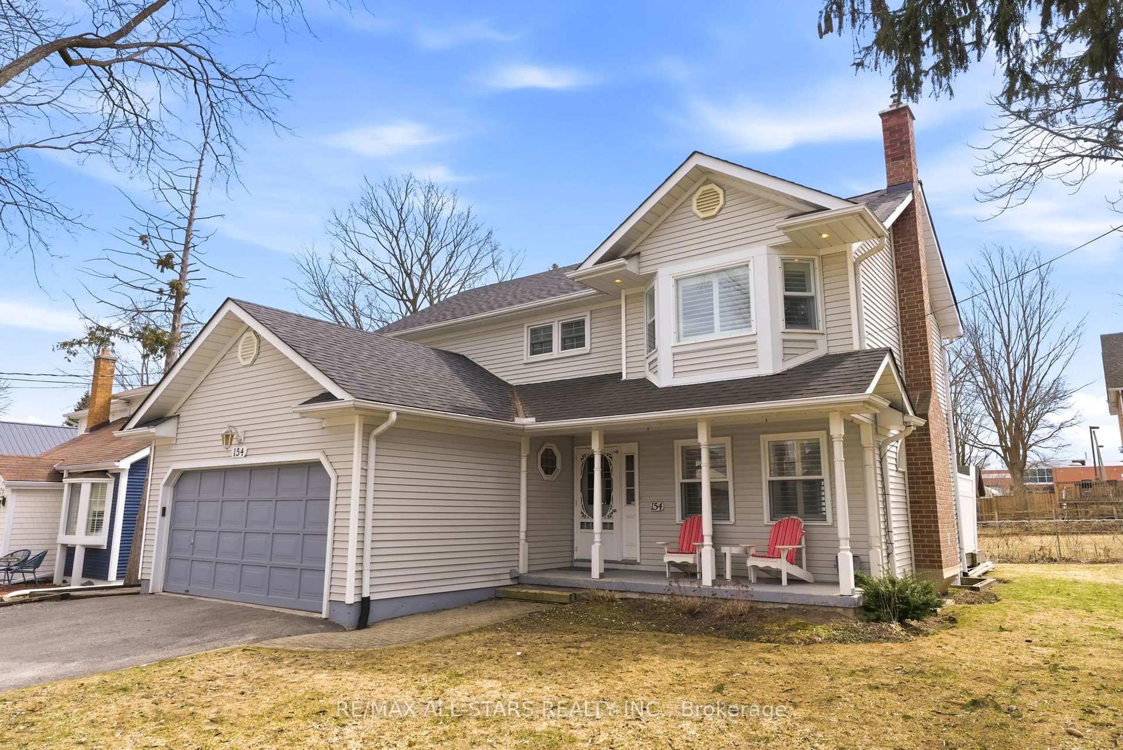 Home with vinyl exterior material, street for 154 Brock St, Uxbridge Ontario L9P 1K5