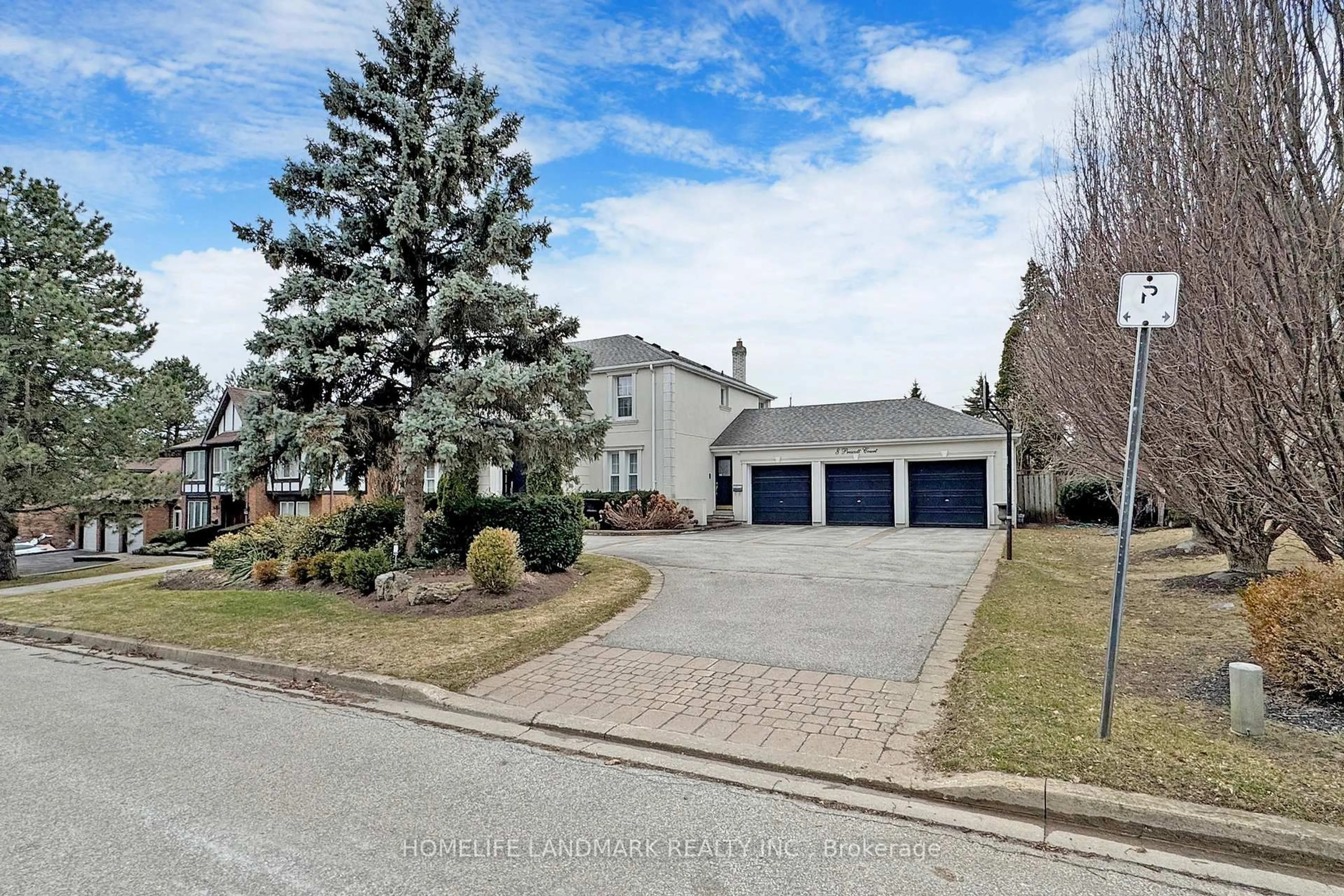 A pic from outside/outdoor area/front of a property/back of a property/a pic from drone, street for 8 Prescott Crt, Markham Ontario L3T 5W7