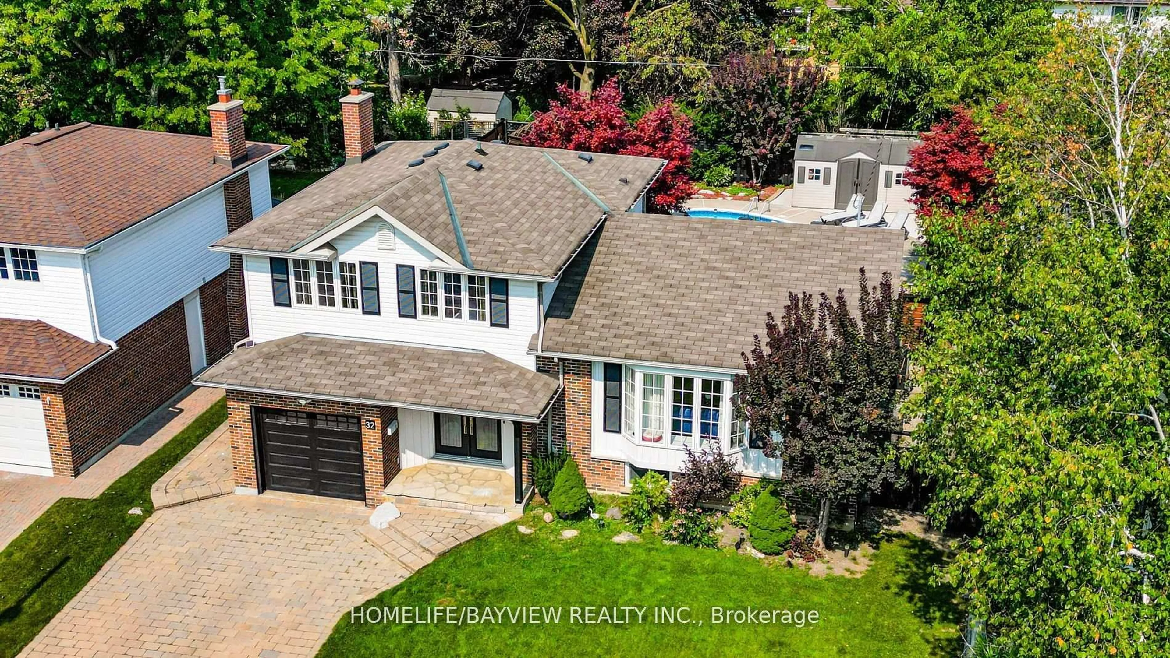 A pic from outside/outdoor area/front of a property/back of a property/a pic from drone, street for 32 Silver Aspen Dr, Markham Ontario L3T 3T2