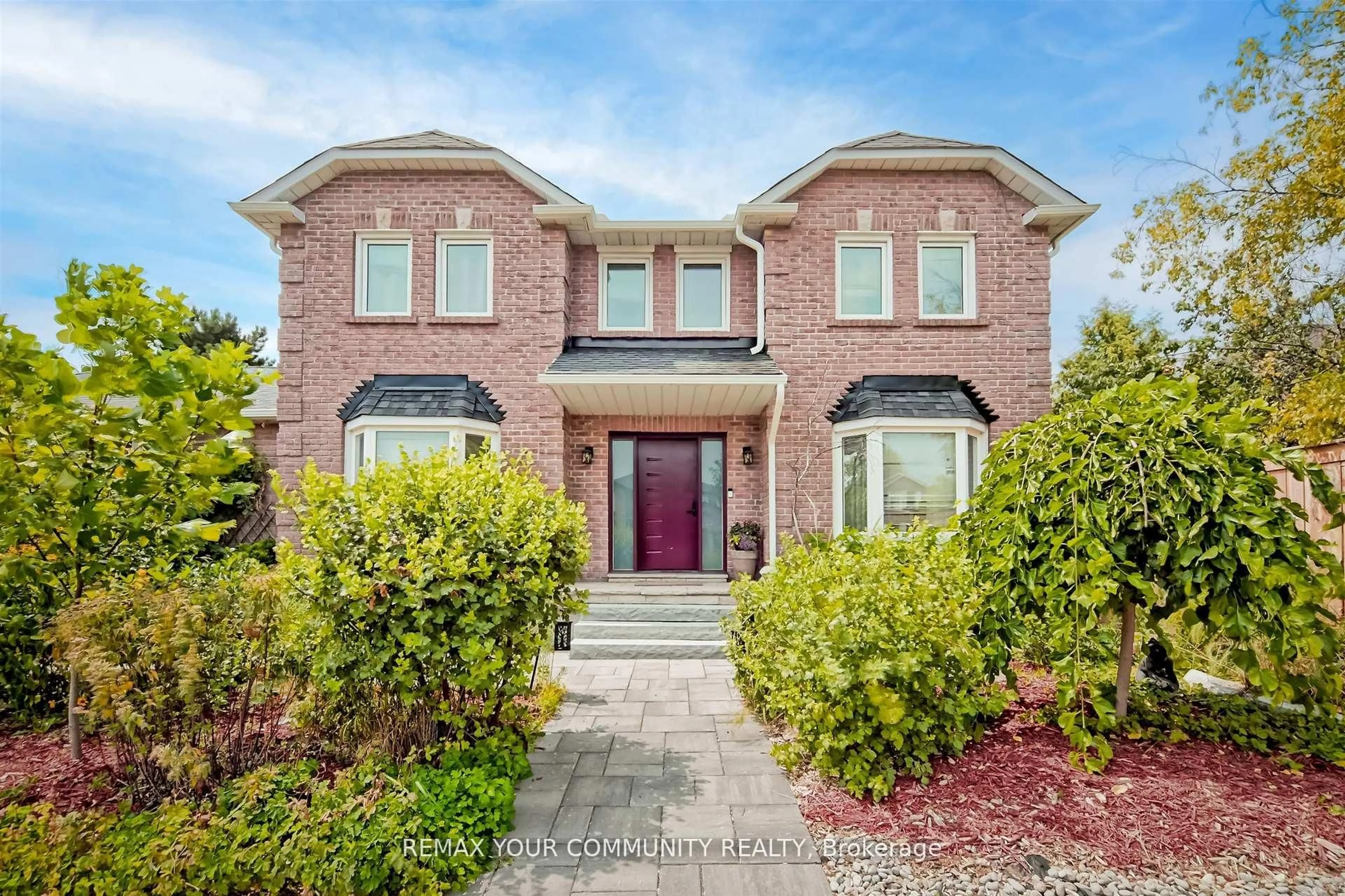 Home with brick exterior material, street for 2 Kirkland Crt, Richmond Hill Ontario L4C 9J1