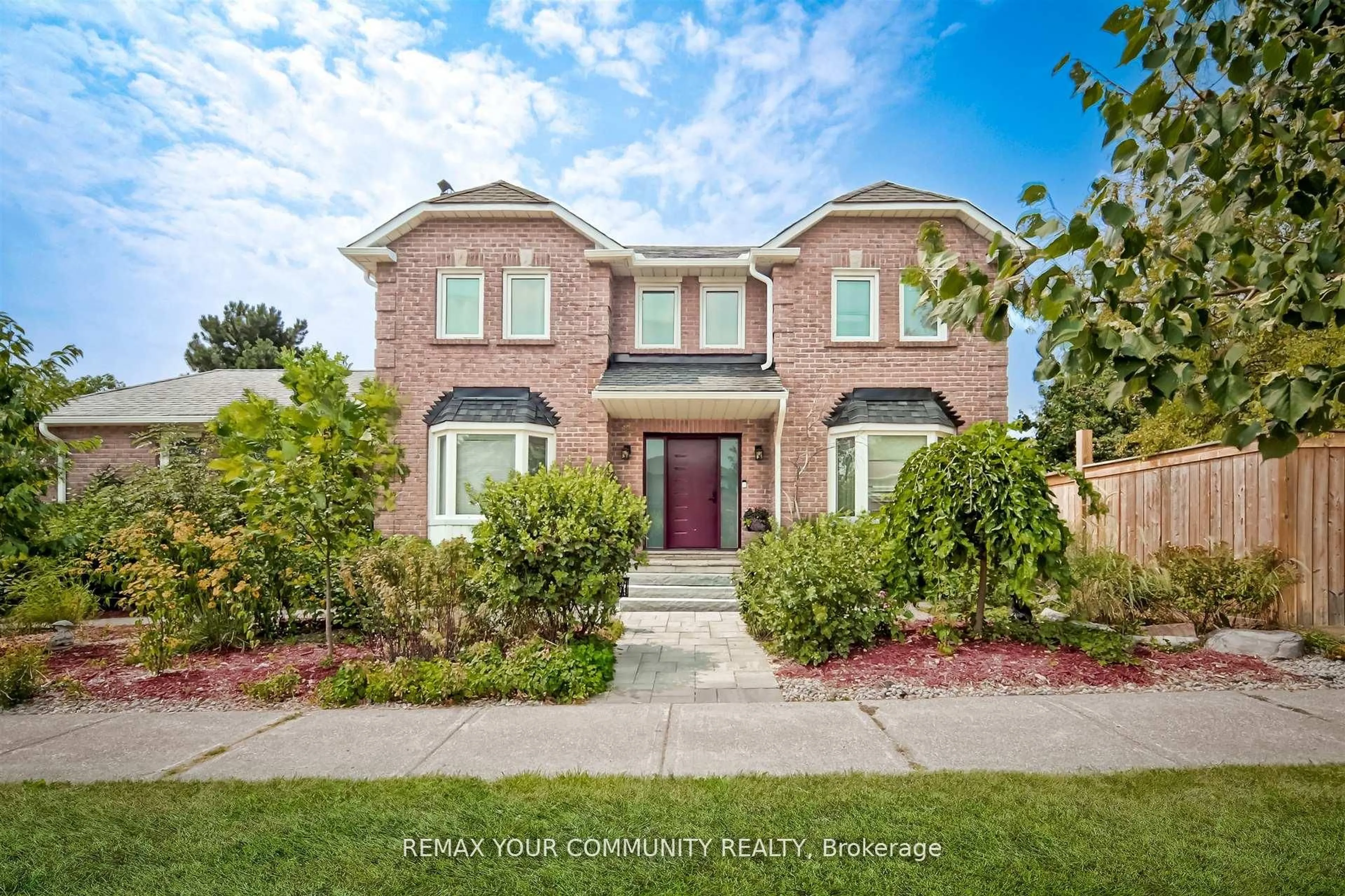 Home with brick exterior material, street for 2 Kirkland Crt, Richmond Hill Ontario L4C 9J1